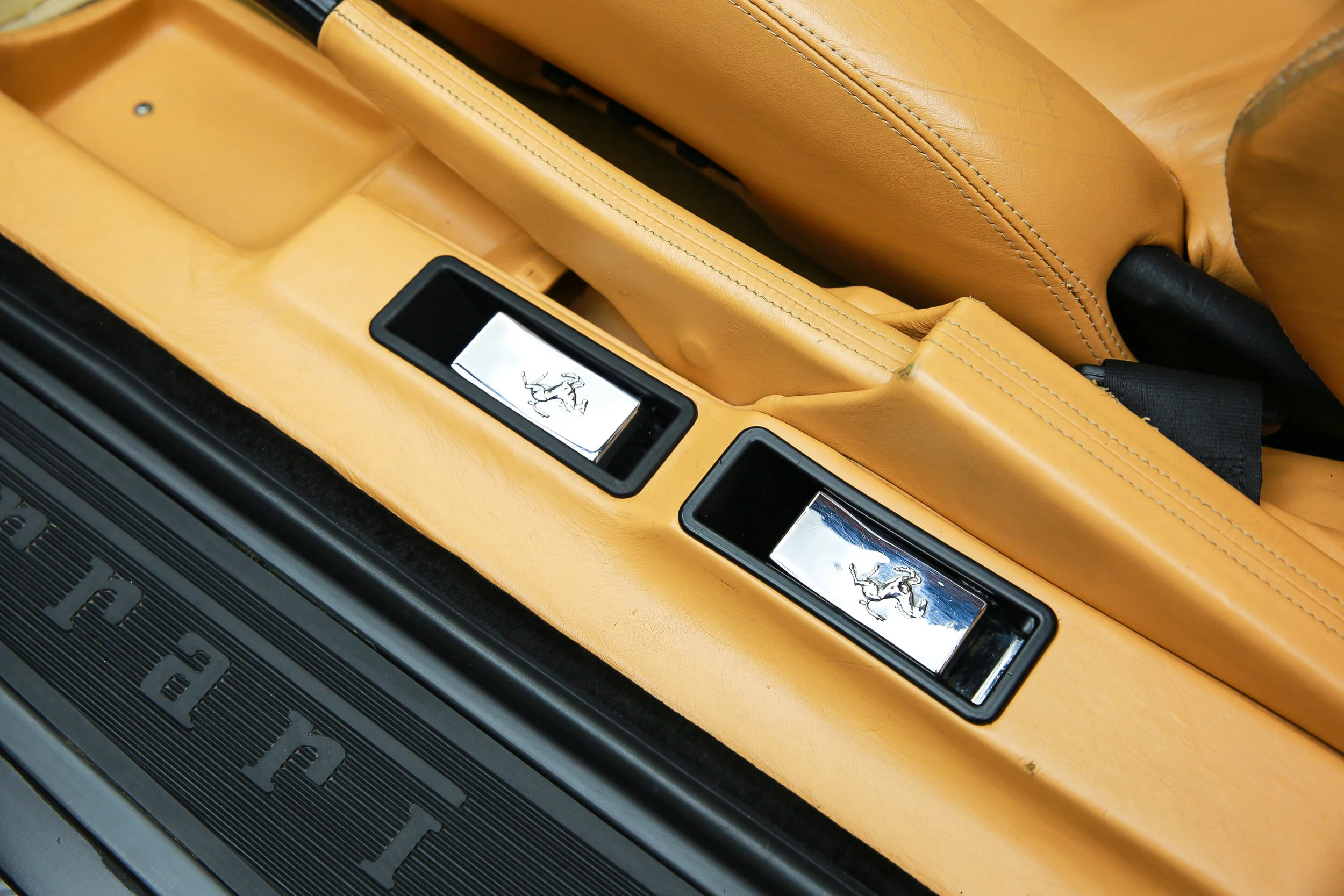 ROBERT_BASSAM_FERRARI_TESTAROSSA_1990_YELLOW (7).jpg