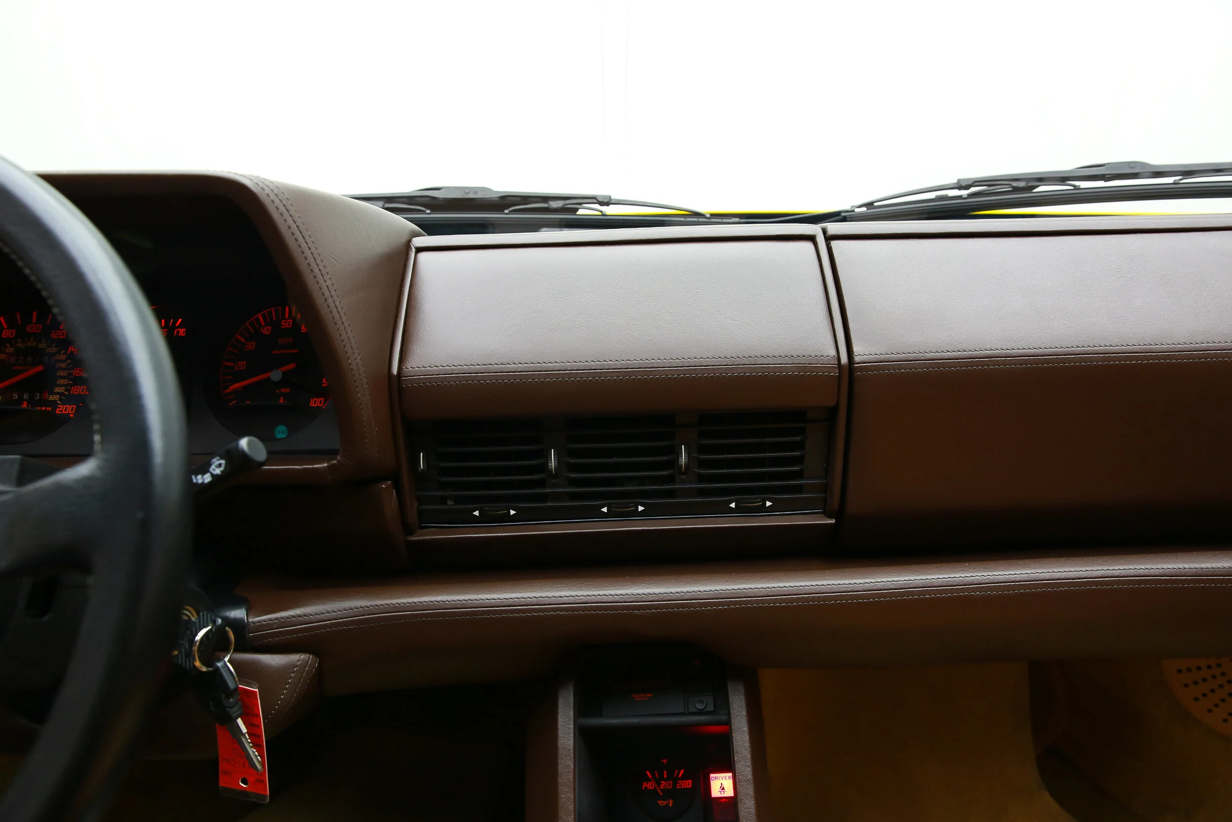 ROBERT_BASSAM_FERRARI_TESTAROSSA_1990_YELLOW (18).jpg