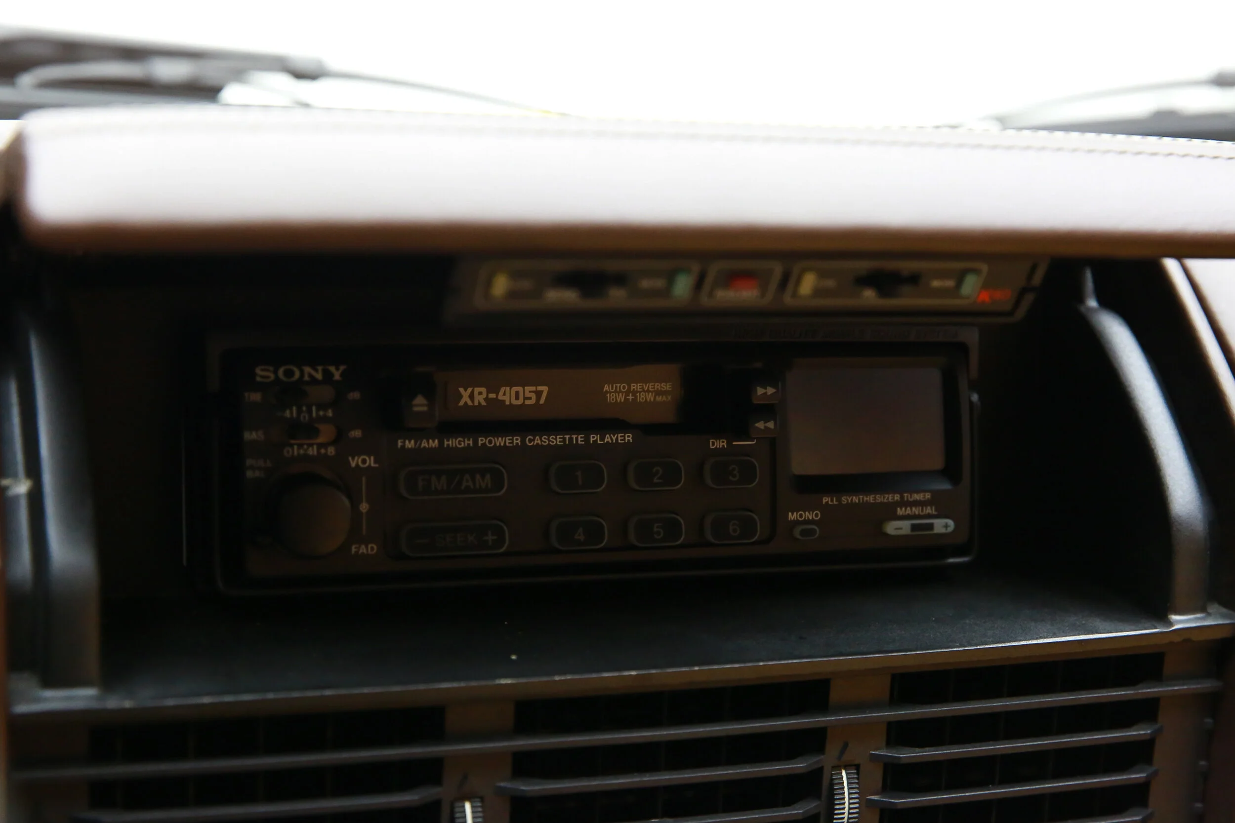 ROBERT_BASSAM_FERRARI_TESTAROSSA_1990_YELLOW (19).jpg