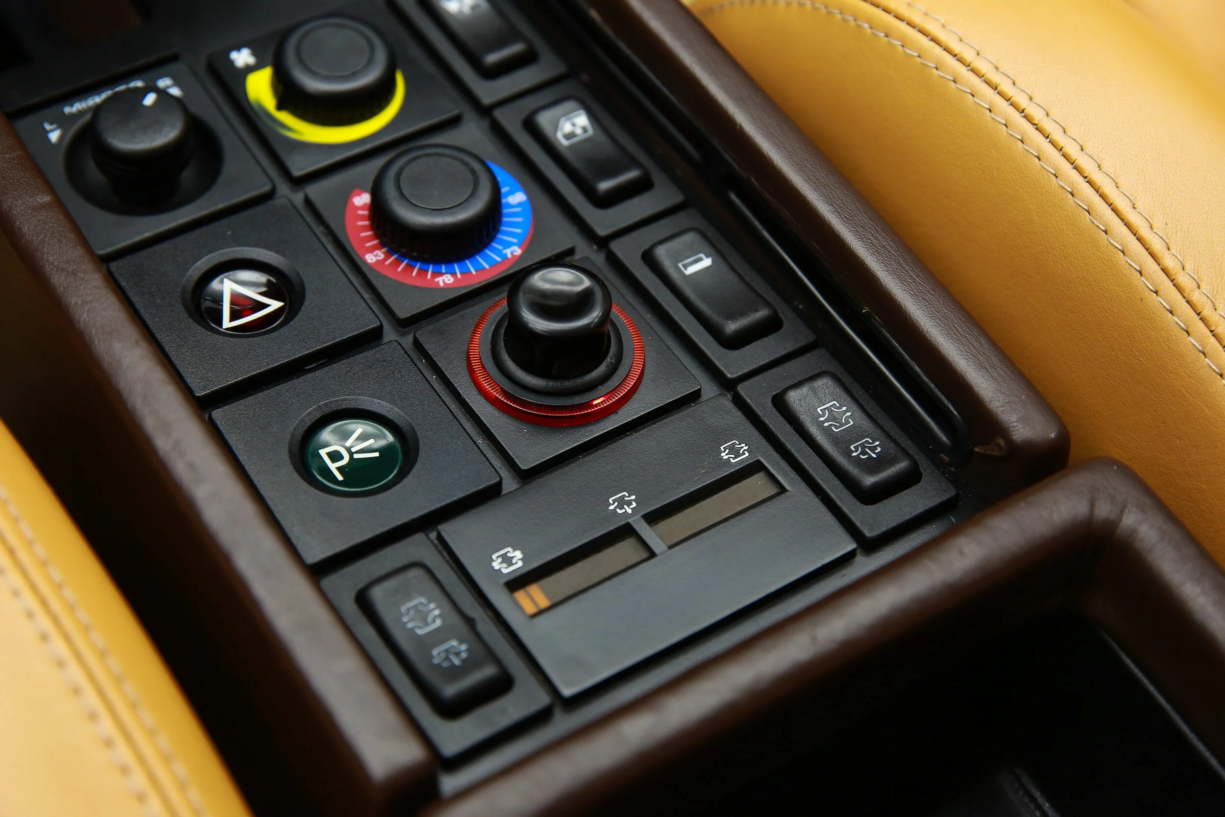 ROBERT_BASSAM_FERRARI_TESTAROSSA_1990_YELLOW (22).jpg