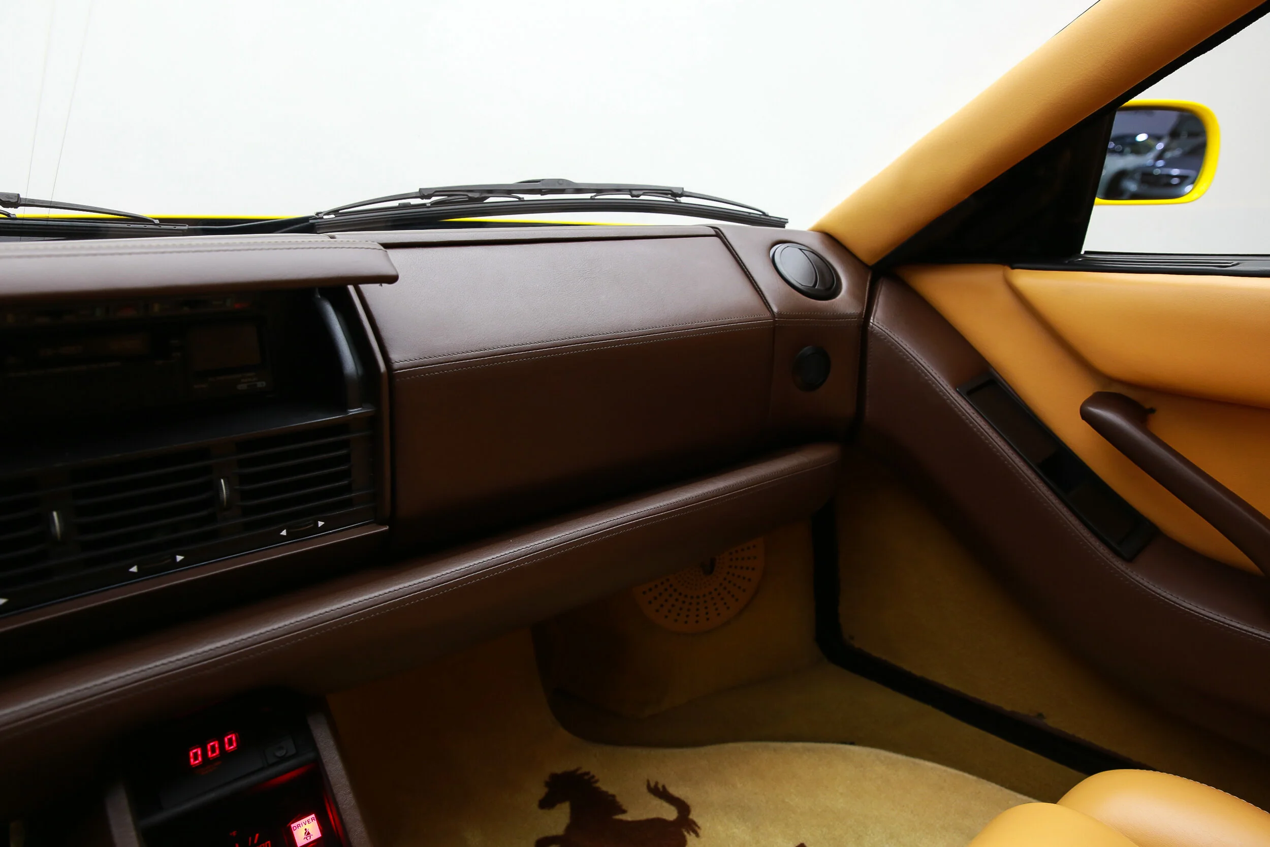 ROBERT_BASSAM_FERRARI_TESTAROSSA_1990_YELLOW (23).jpg