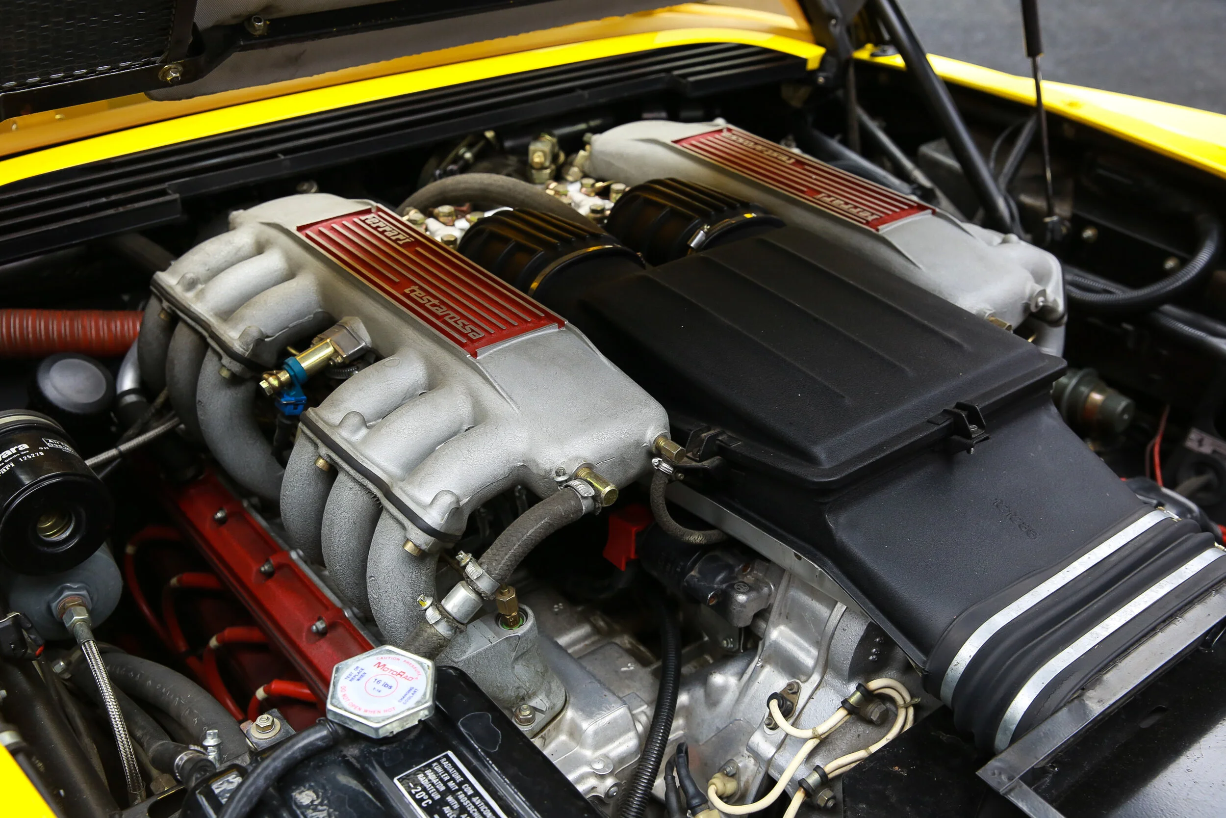 ROBERT_BASSAM_FERRARI_TESTAROSSA_1990_YELLOW (25).jpg