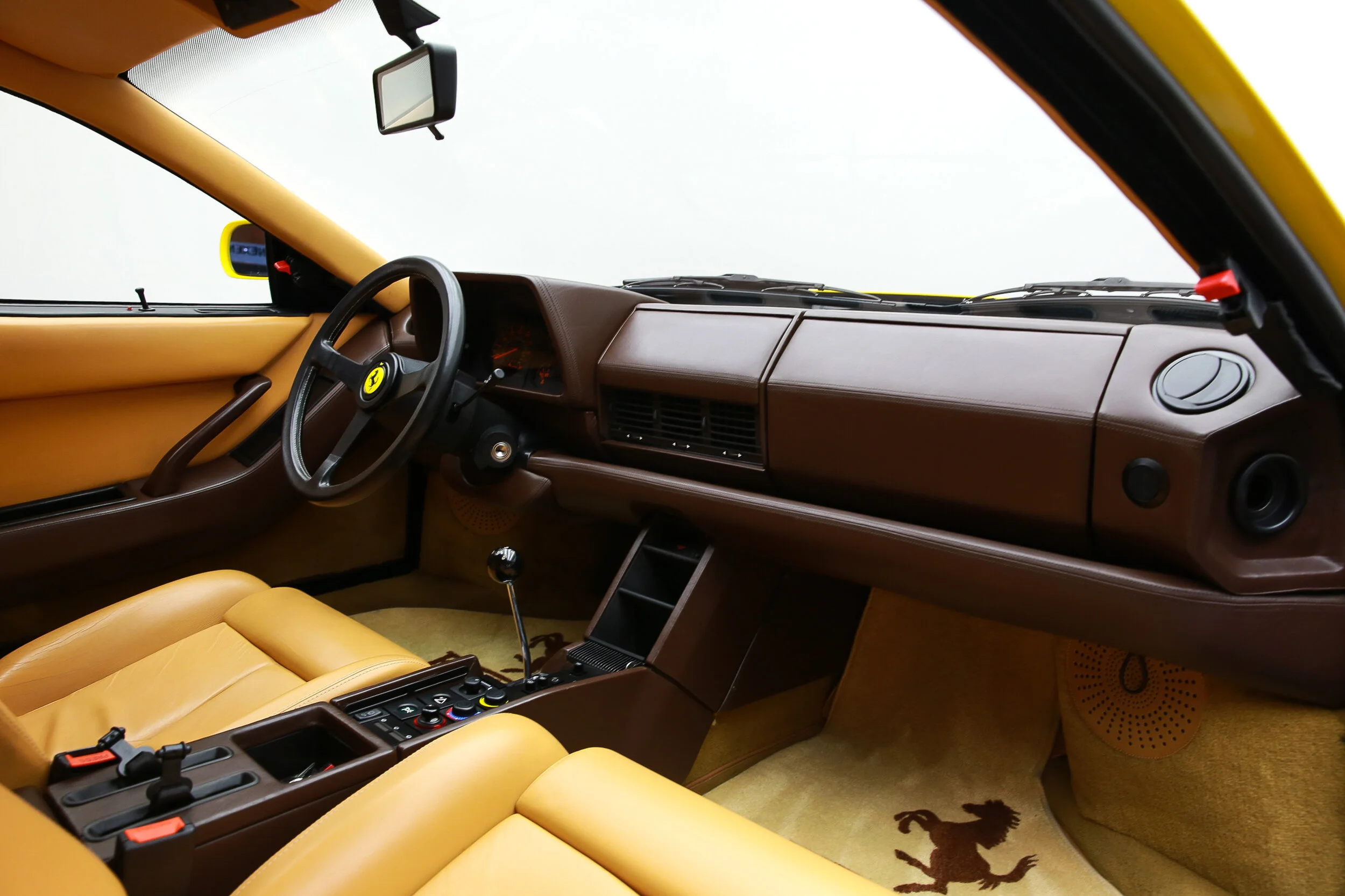 ROBERT_BASSAM_FERRARI_TESTAROSSA_1990_YELLOW (30).jpg