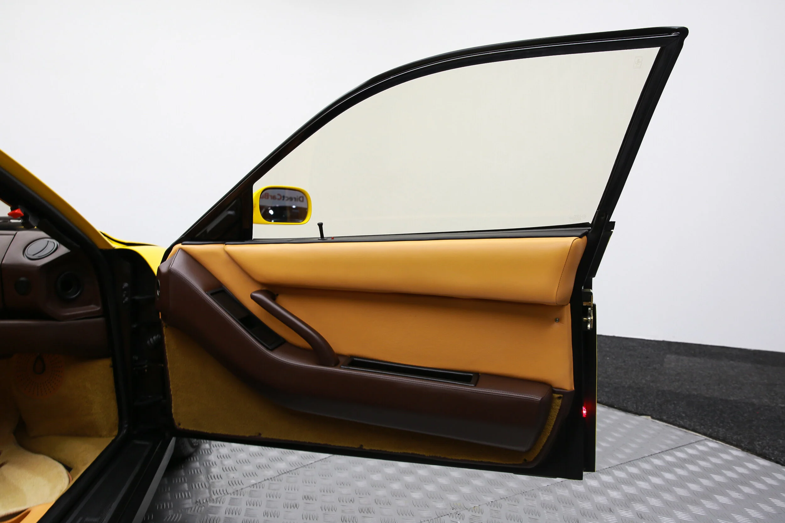 ROBERT_BASSAM_FERRARI_TESTAROSSA_1990_YELLOW (32).jpg