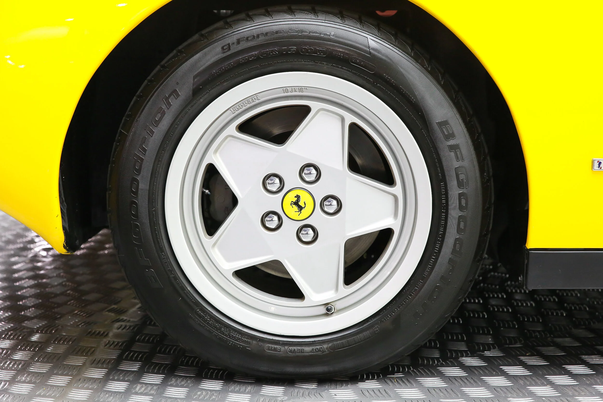 ROBERT_BASSAM_FERRARI_TESTAROSSA_1990_YELLOW (38).jpg