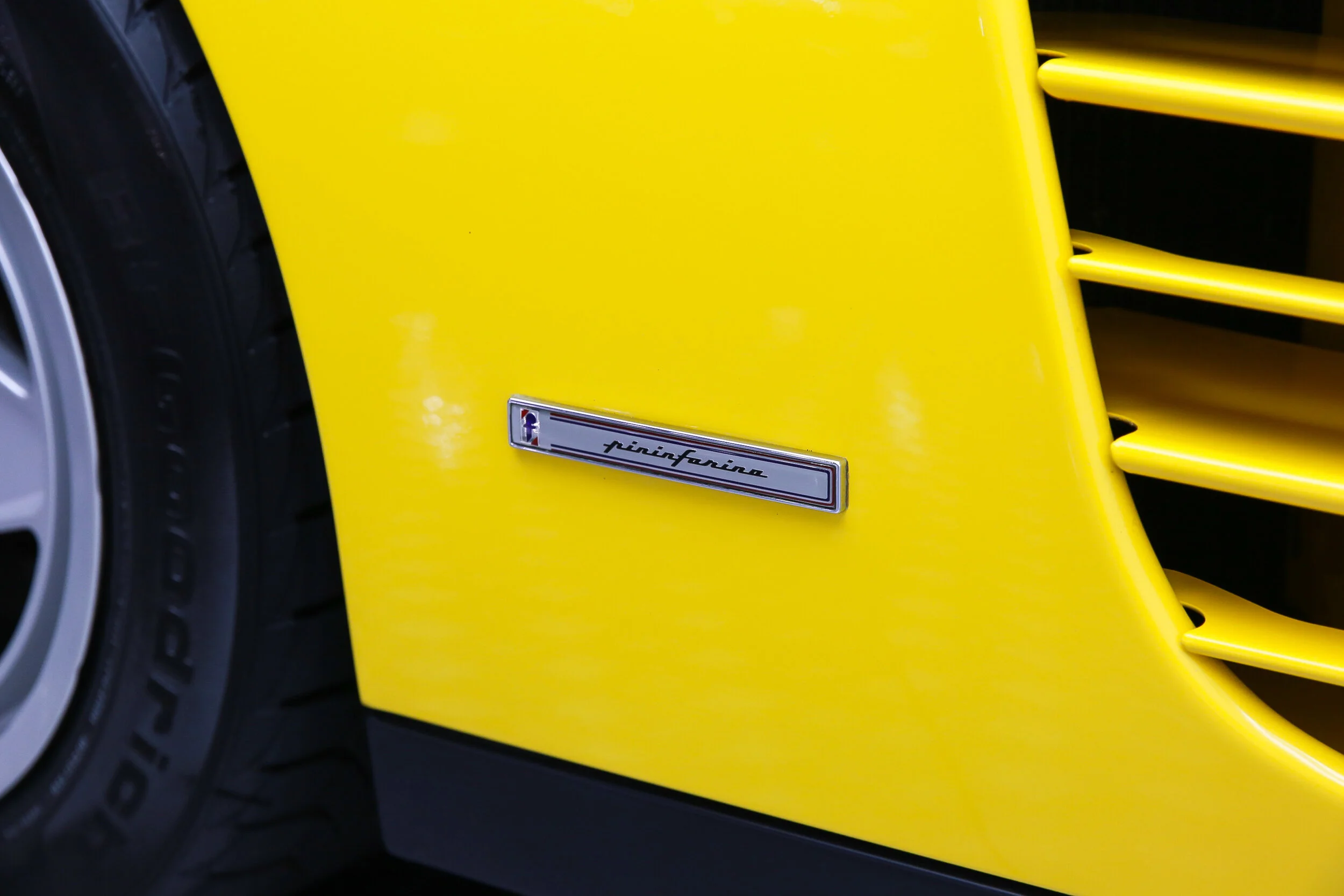 ROBERT_BASSAM_FERRARI_TESTAROSSA_1990_YELLOW (40).jpg