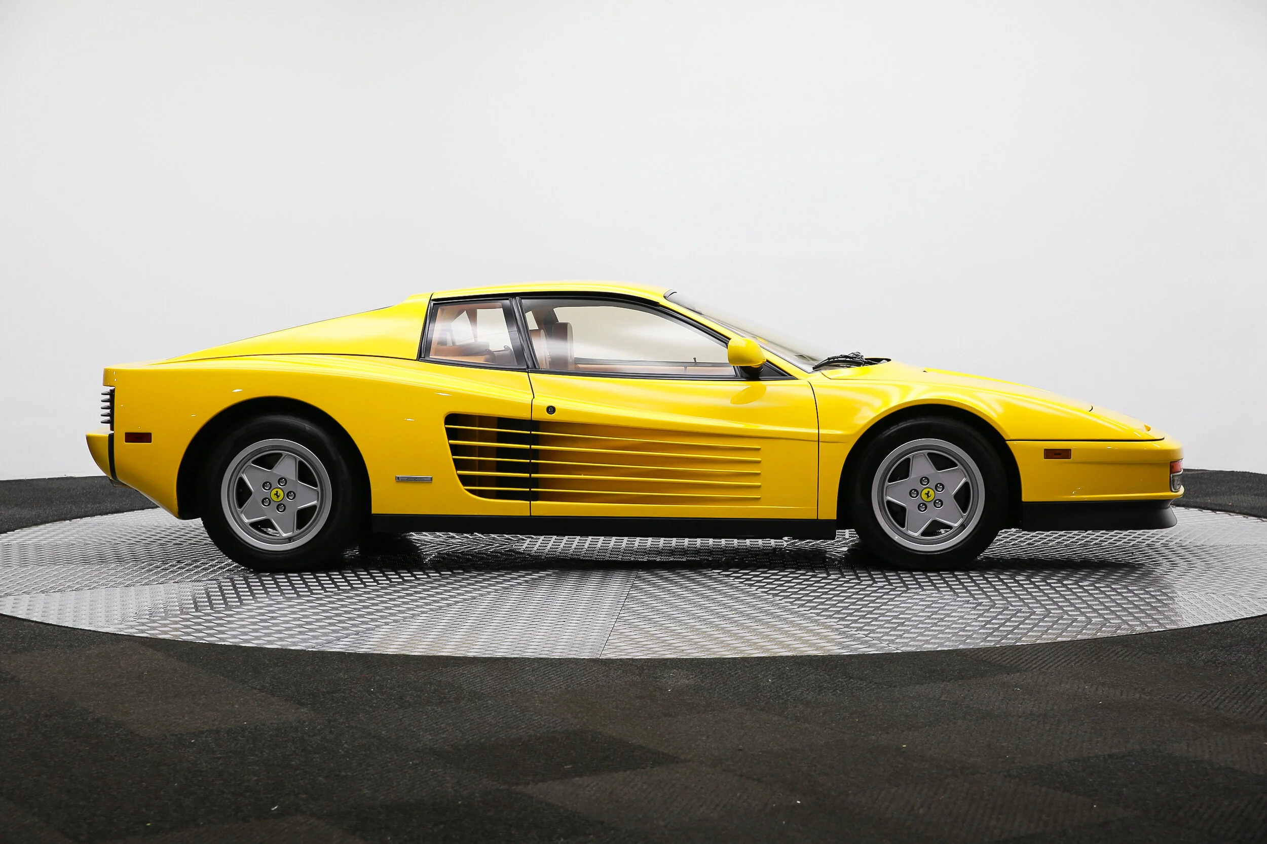 ROBERT_BASSAM_FERRARI_TESTAROSSA_1990_YELLOW (43).jpg