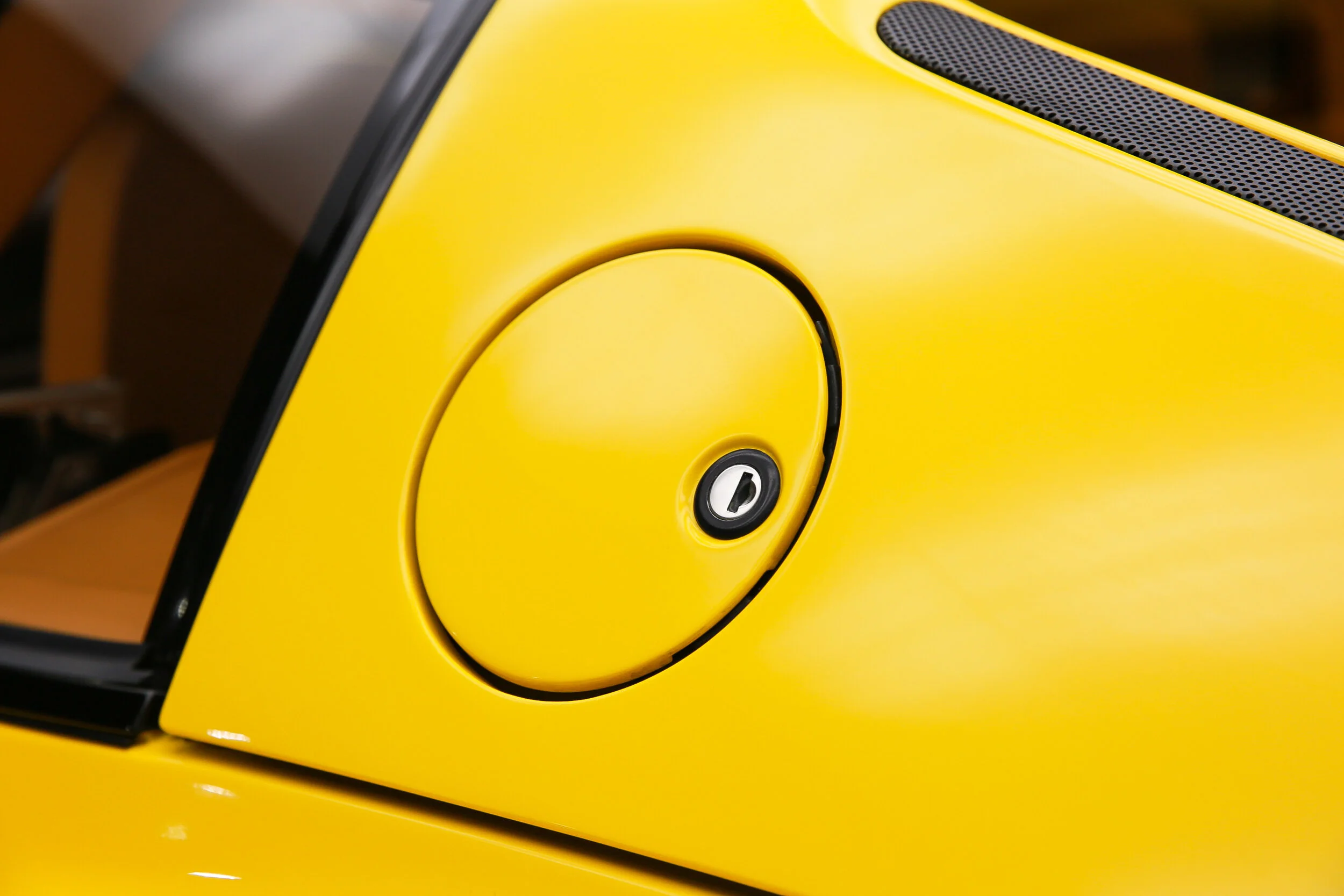 ROBERT_BASSAM_FERRARI_TESTAROSSA_1990_YELLOW (50).jpg