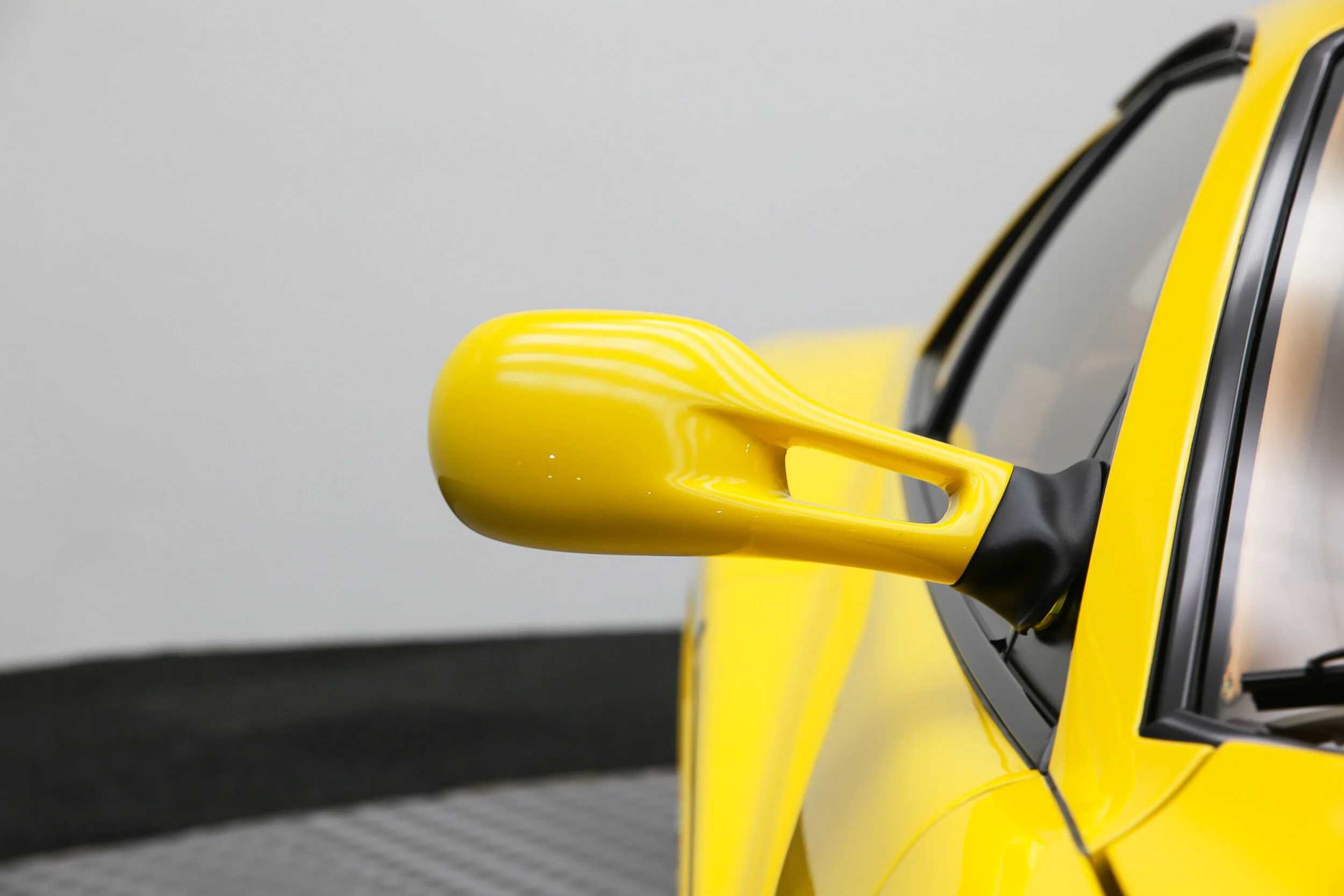 ROBERT_BASSAM_FERRARI_TESTAROSSA_1990_YELLOW (51).jpg