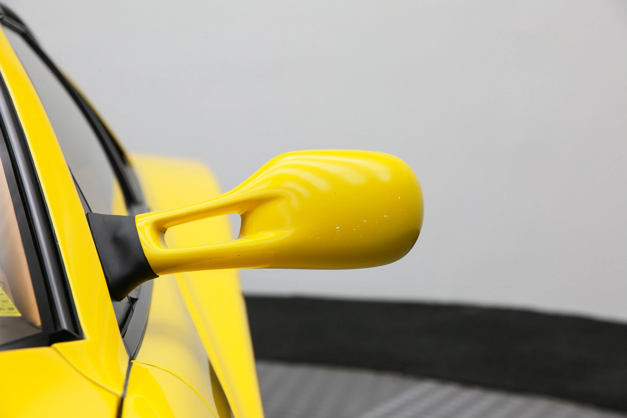 ROBERT_BASSAM_FERRARI_TESTAROSSA_1990_YELLOW (52).jpg