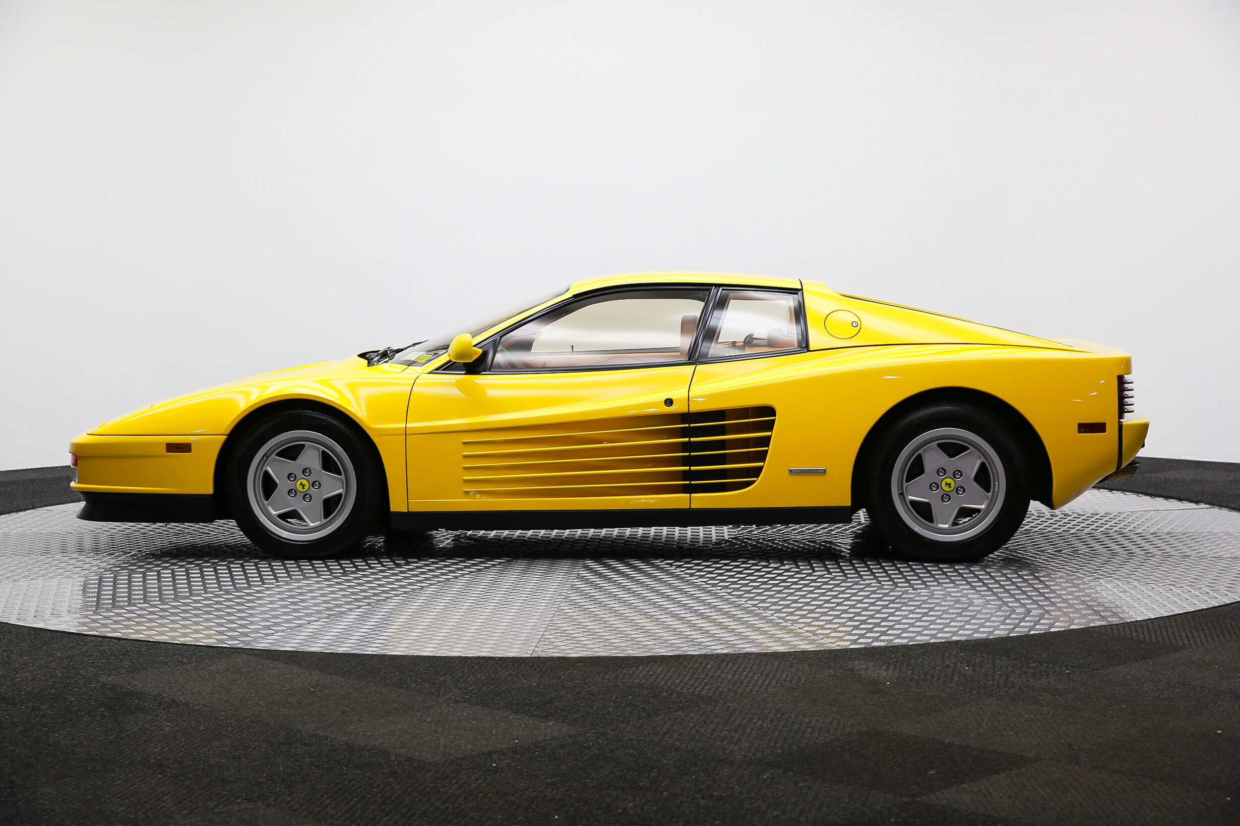 ROBERT_BASSAM_FERRARI_TESTAROSSA_1990_YELLOW (53).jpg