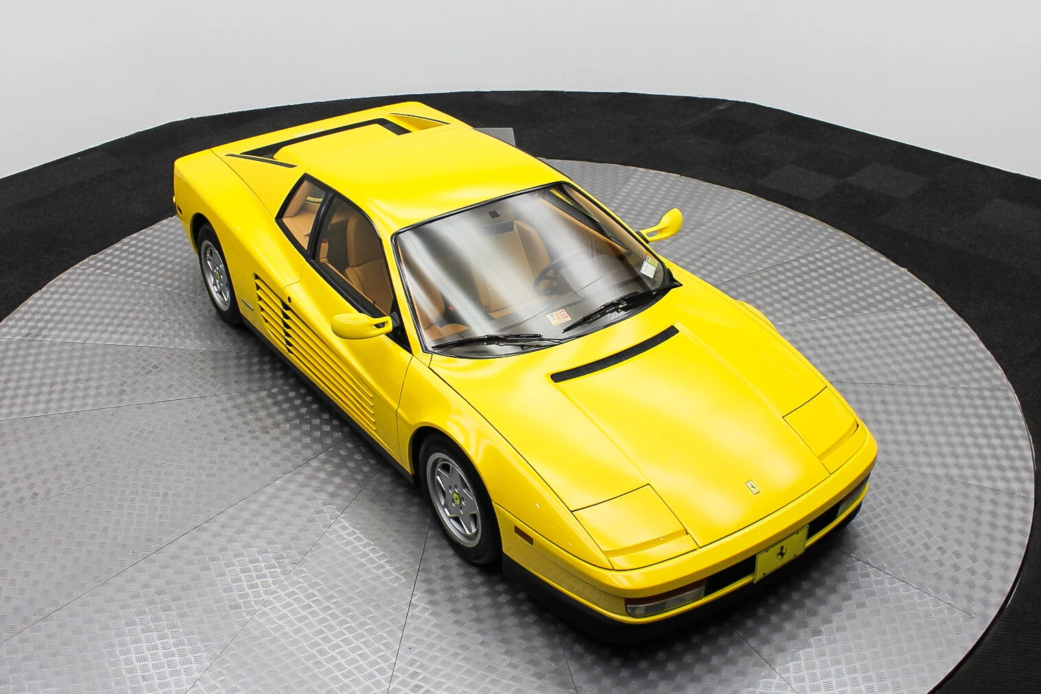 ROBERT_BASSAM_FERRARI_TESTAROSSA_1990_YELLOW (57).jpg