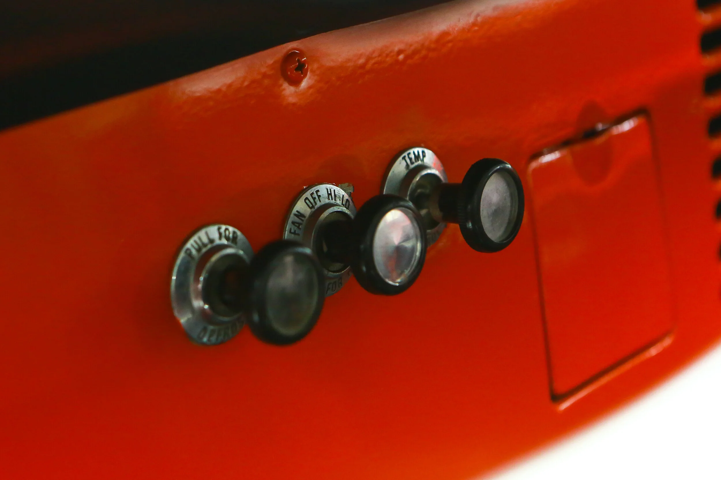 ROBERT_BASSAM_FORD_BRONCO_1968_ORANGE (38).jpg