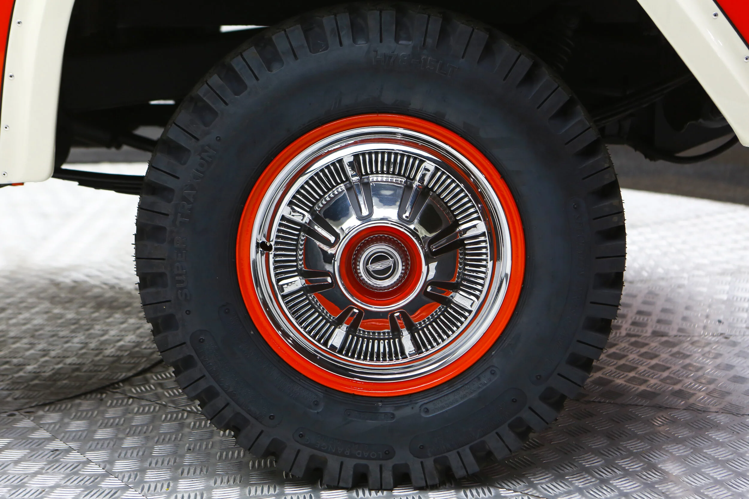 ROBERT_BASSAM_FORD_BRONCO_1968_ORANGE (40).jpg