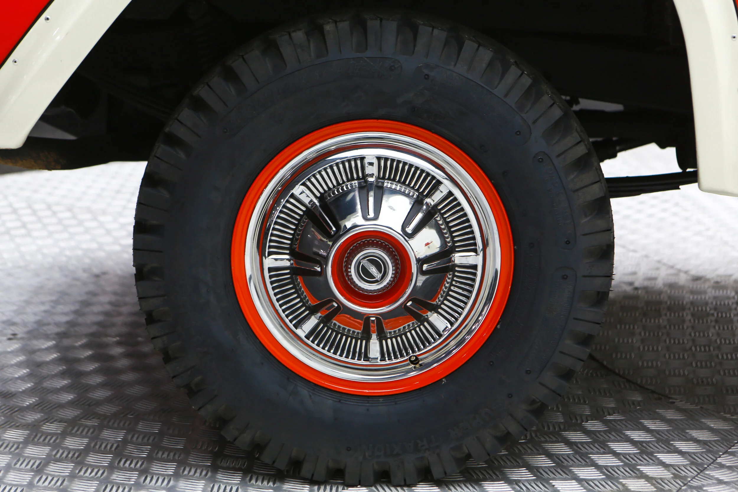 ROBERT_BASSAM_FORD_BRONCO_1968_ORANGE (46).jpg