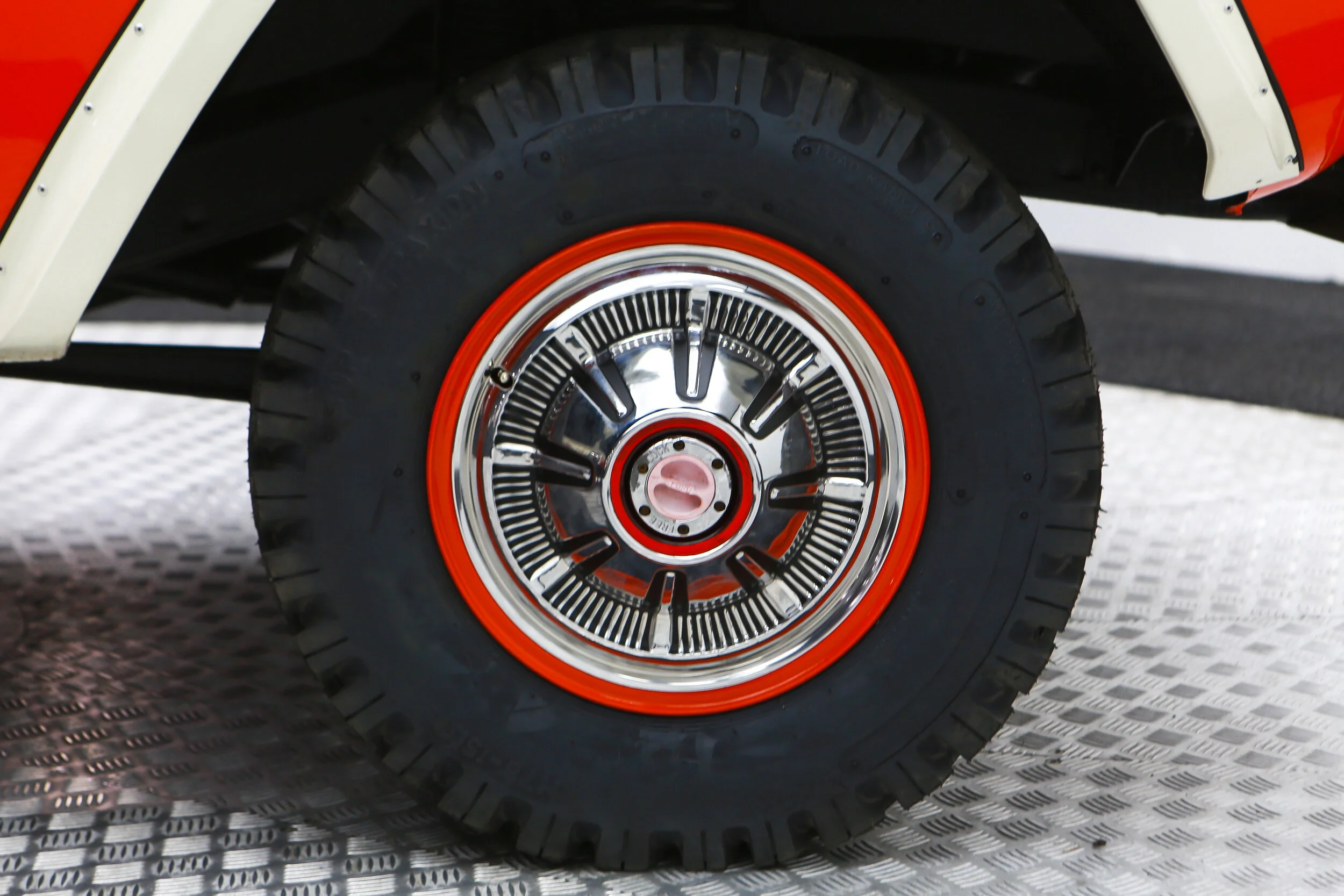 ROBERT_BASSAM_FORD_BRONCO_1968_ORANGE (47).jpg