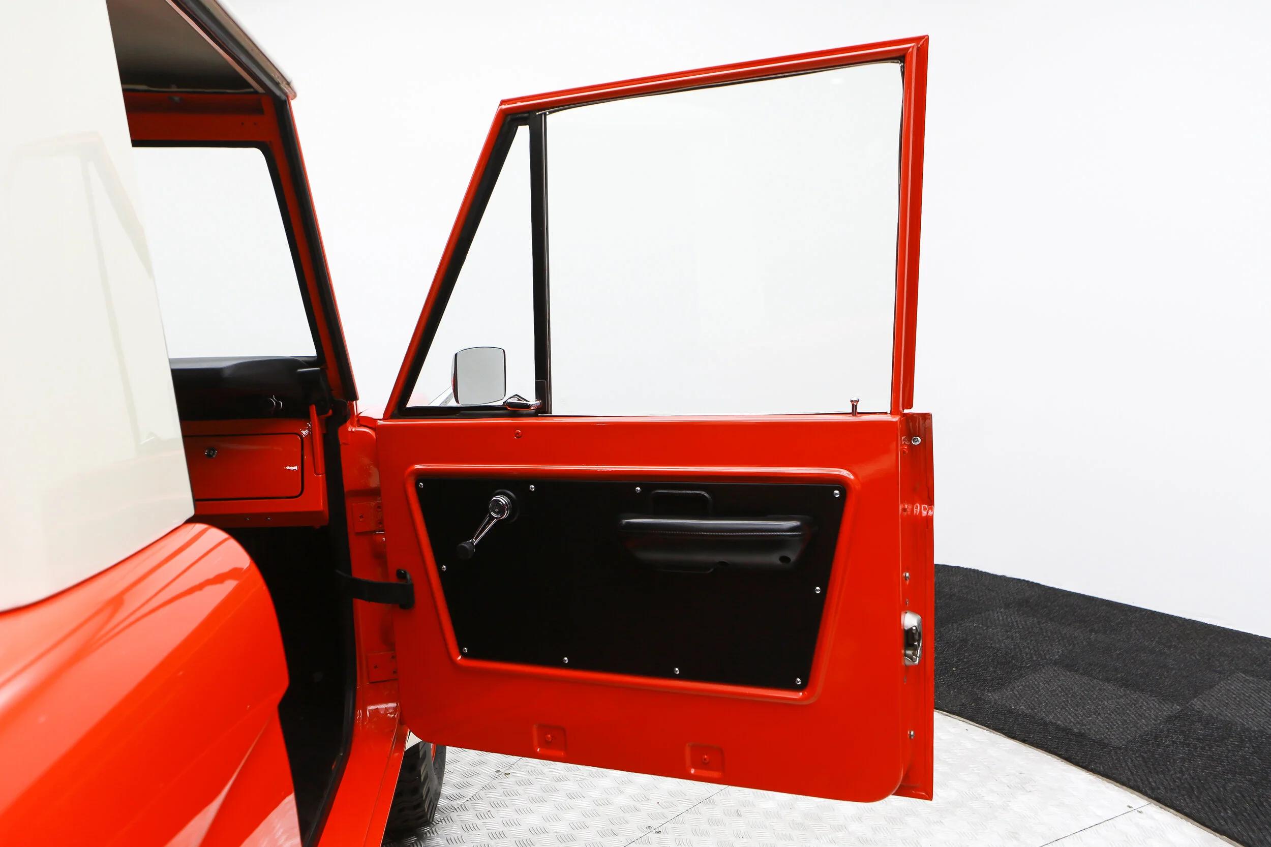 ROBERT_BASSAM_FORD_BRONCO_1968_ORANGE (48).jpg