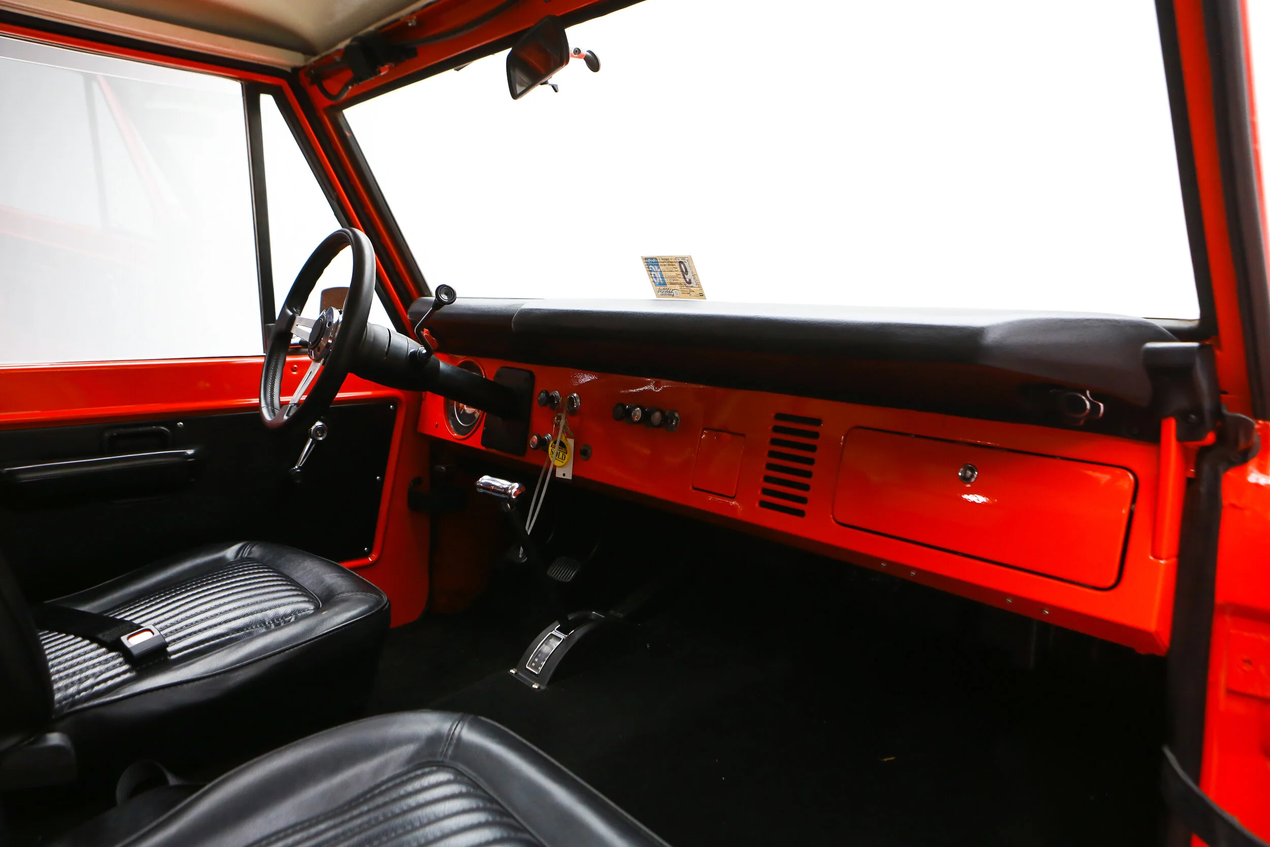 ROBERT_BASSAM_FORD_BRONCO_1968_ORANGE (49).jpg