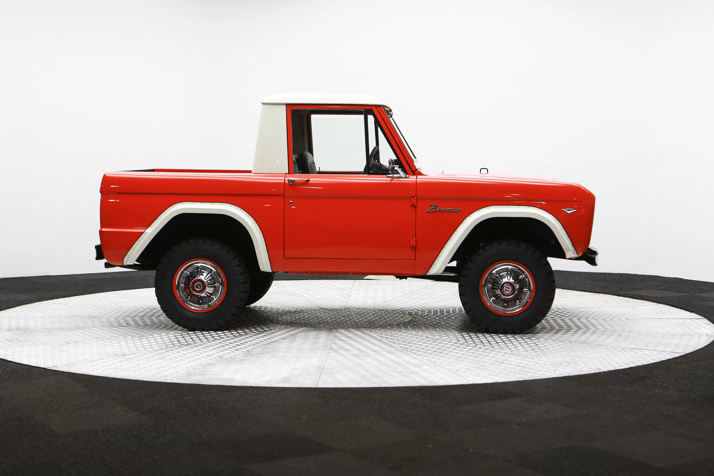 ROBERT_BASSAM_FORD_BRONCO_1968_ORANGE (54).jpg
