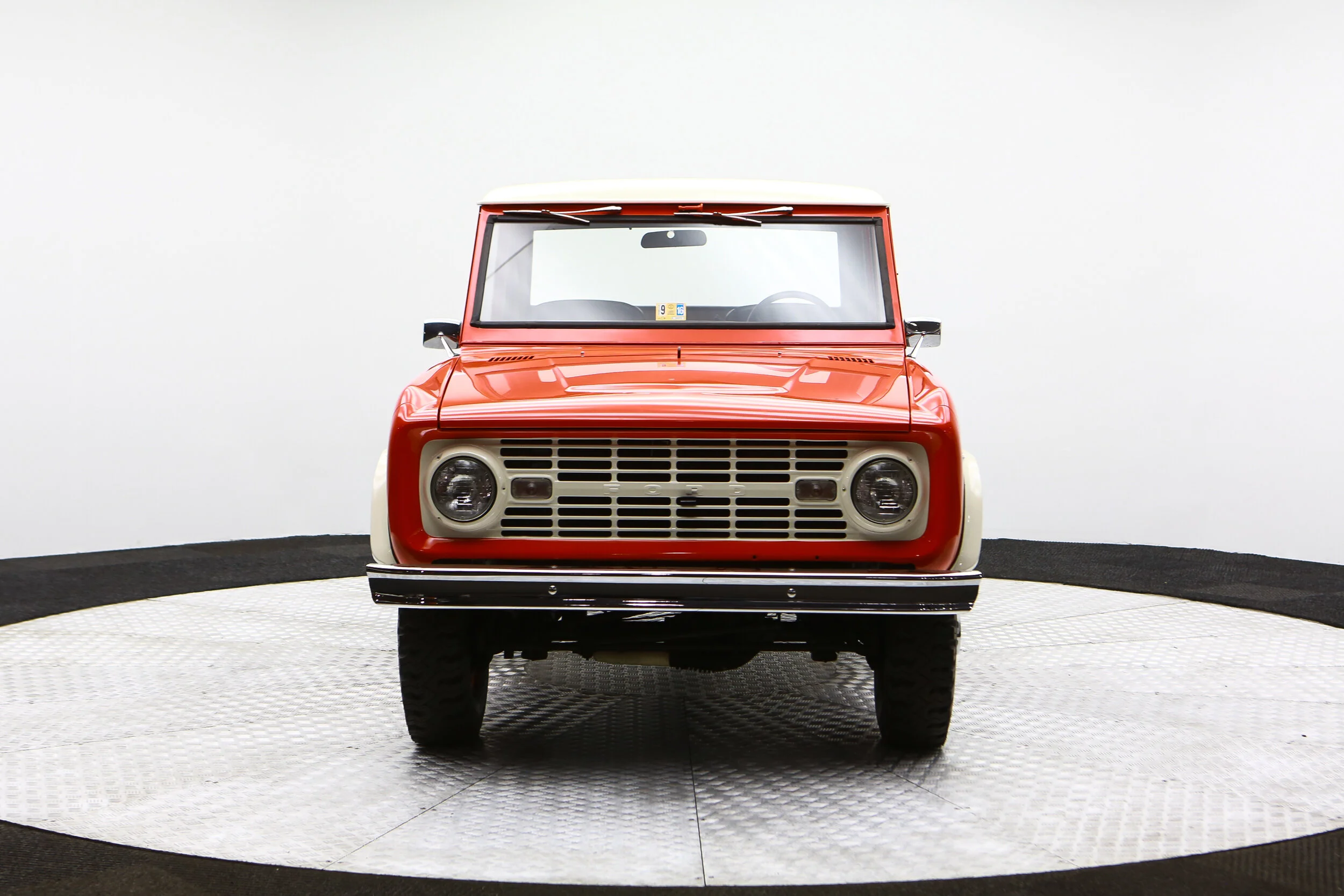 ROBERT_BASSAM_FORD_BRONCO_1968_ORANGE (56).jpg