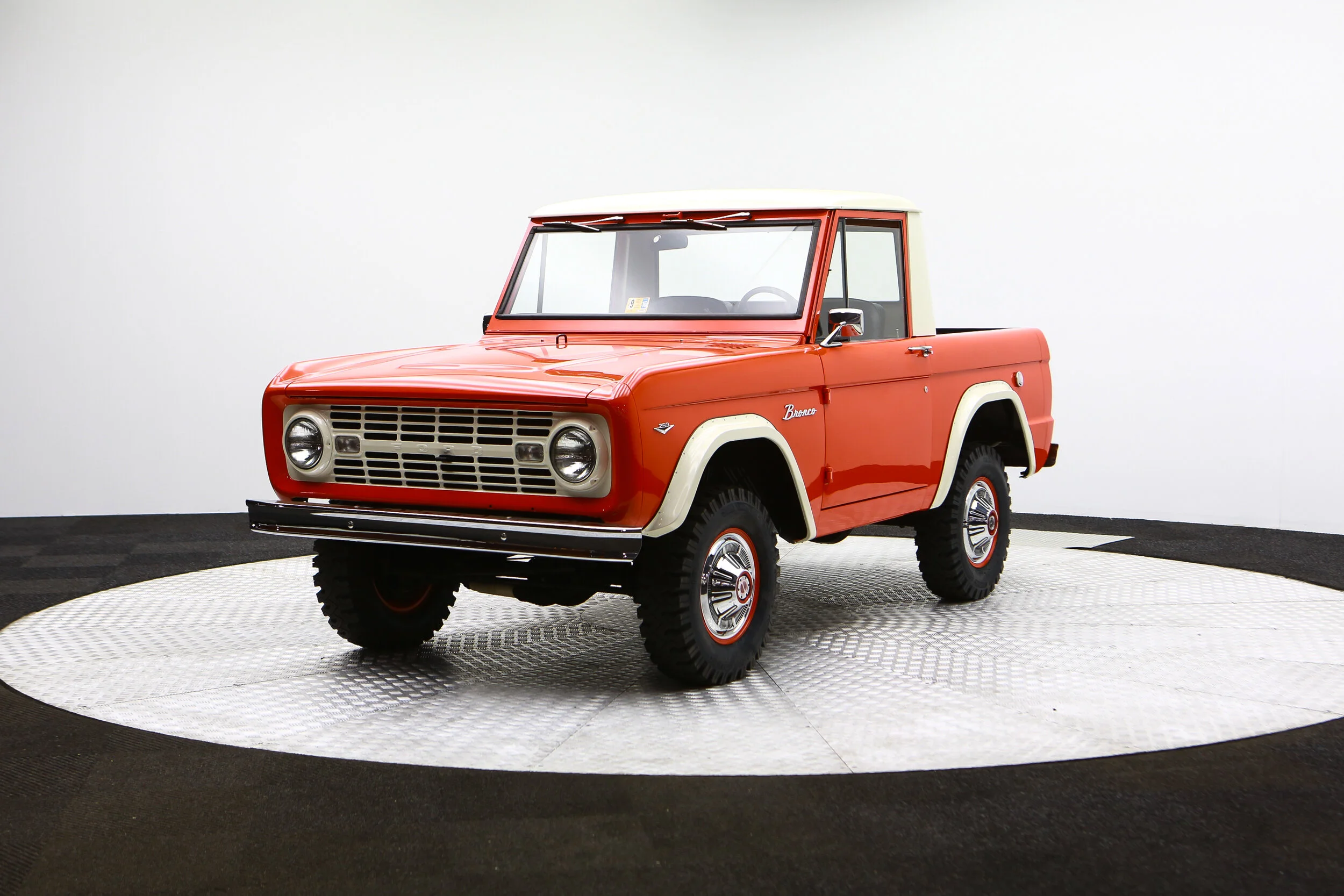 ROBERT_BASSAM_FORD_BRONCO_1968_ORANGE (55).jpg