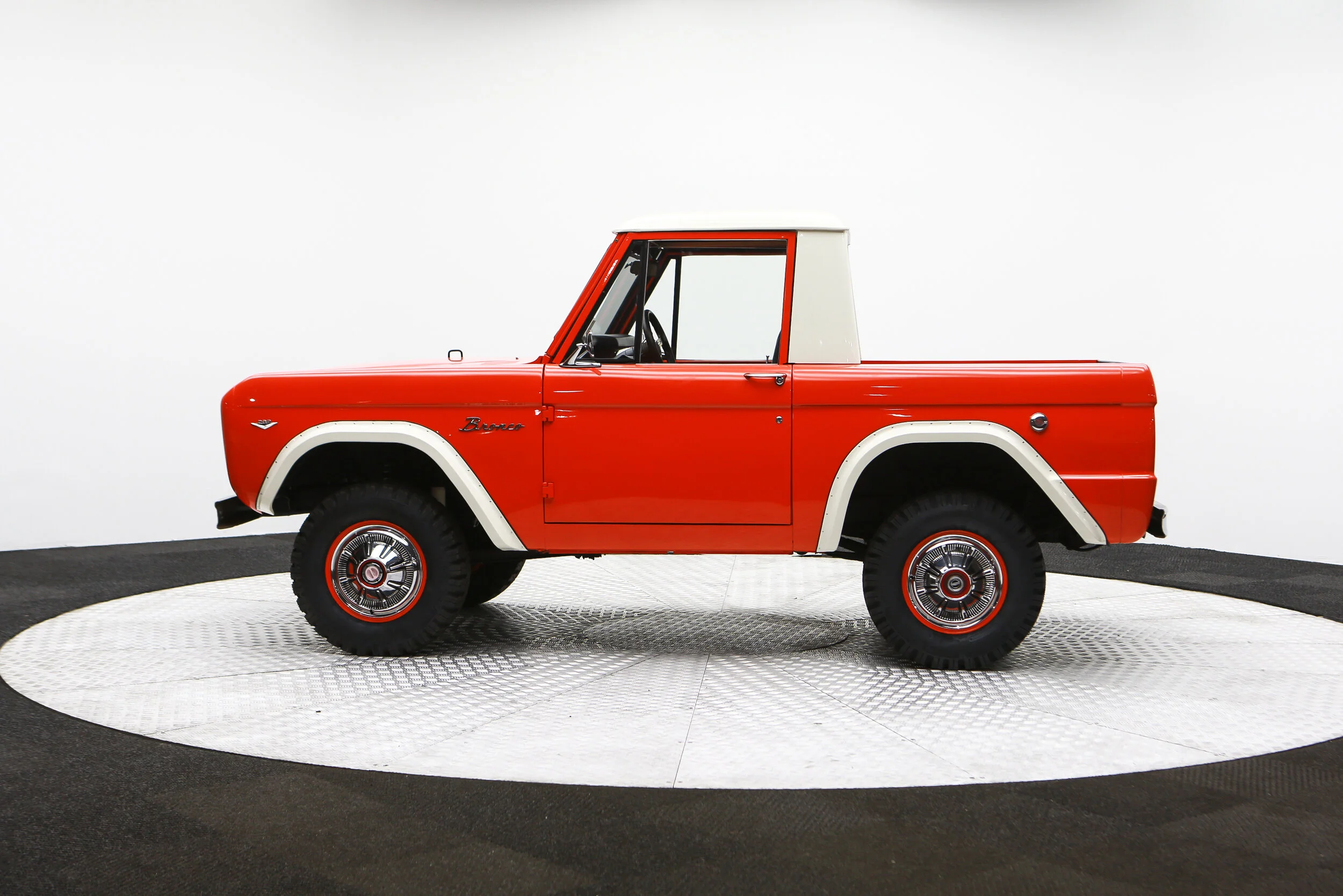 ROBERT_BASSAM_FORD_BRONCO_1968_ORANGE (58).jpg