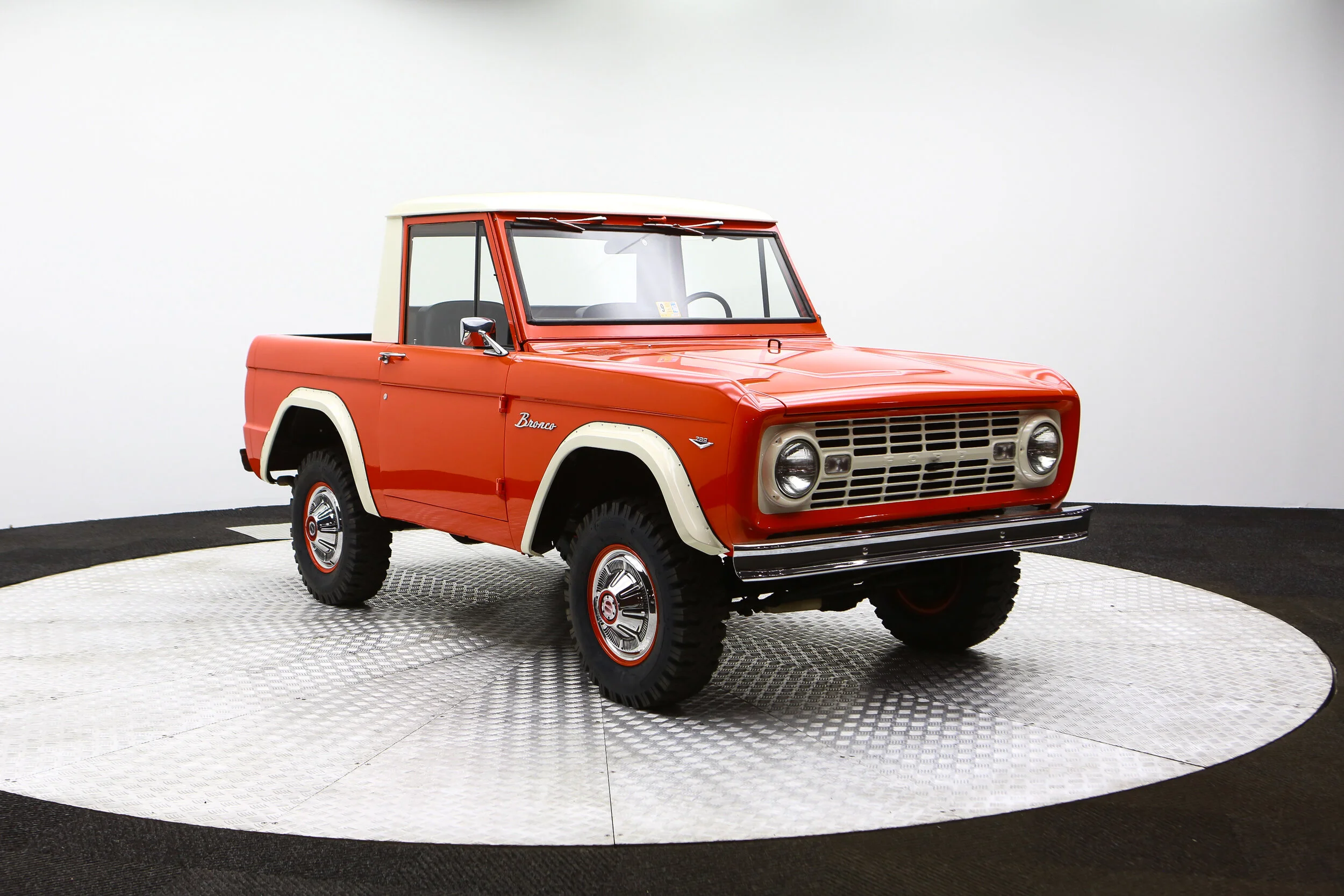 ROBERT_BASSAM_FORD_BRONCO_1968_ORANGE (57).jpg