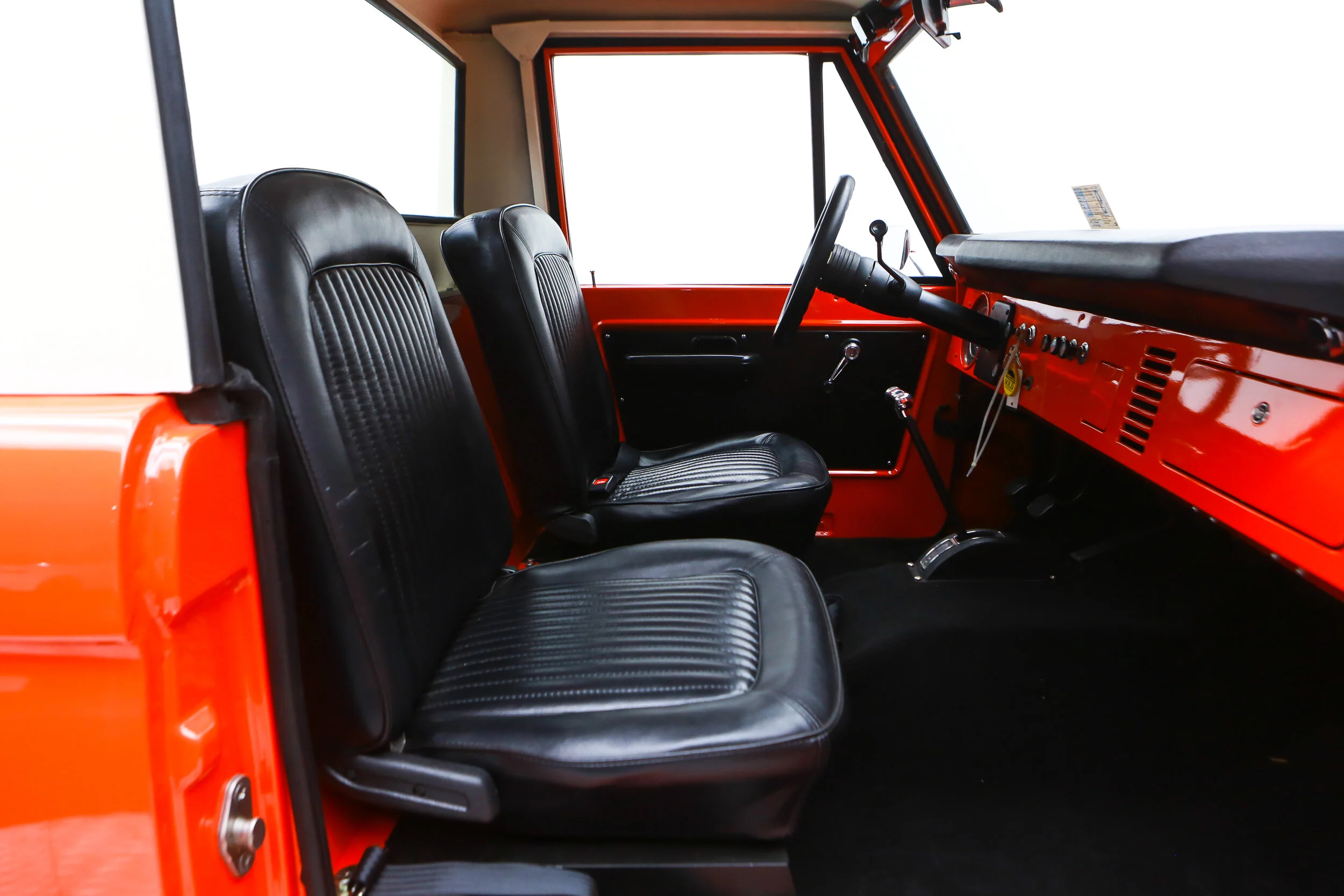 ROBERT_BASSAM_FORD_BRONCO_1968_ORANGE (60).jpg