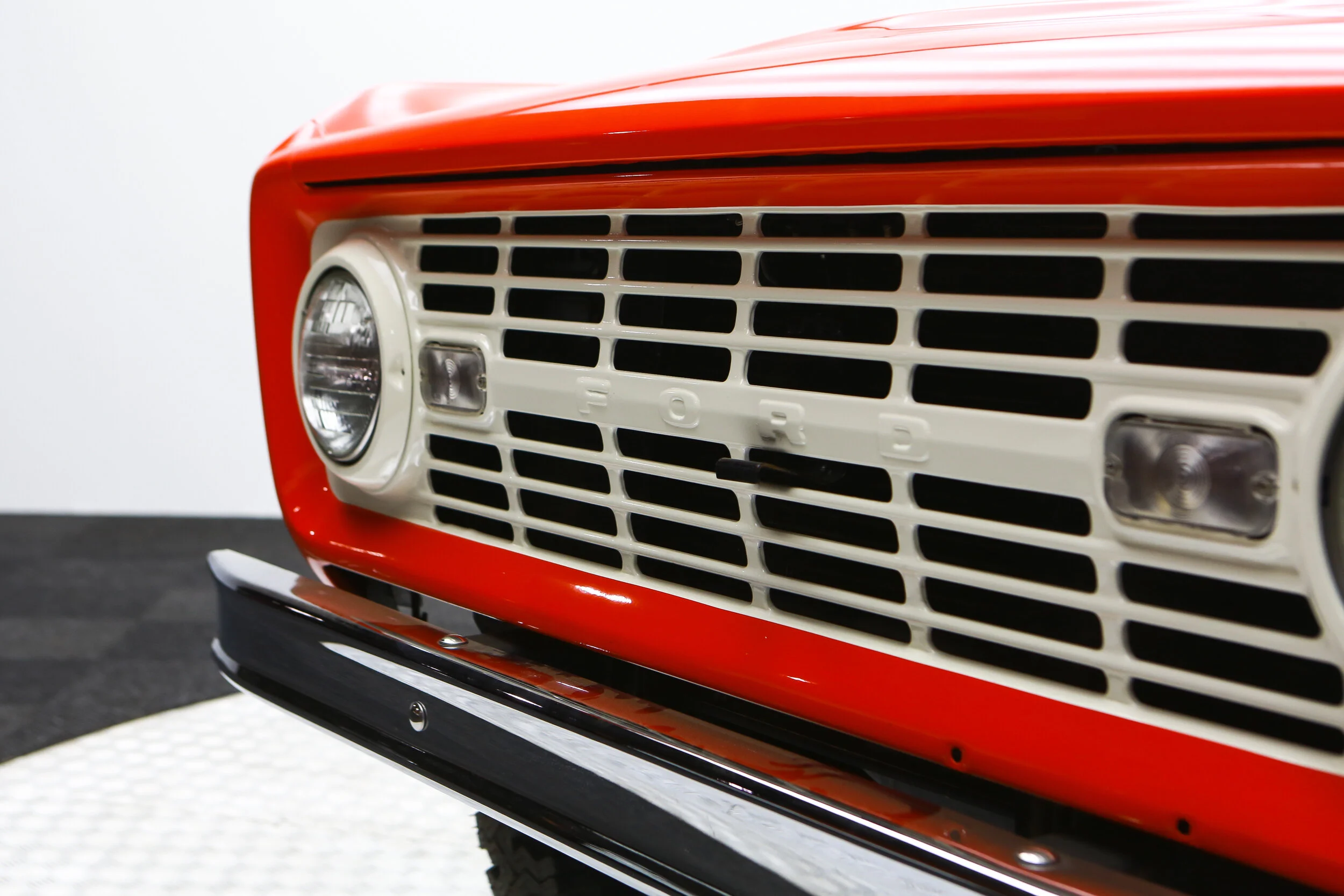 ROBERT_BASSAM_FORD_BRONCO_1968_ORANGE (66).jpg