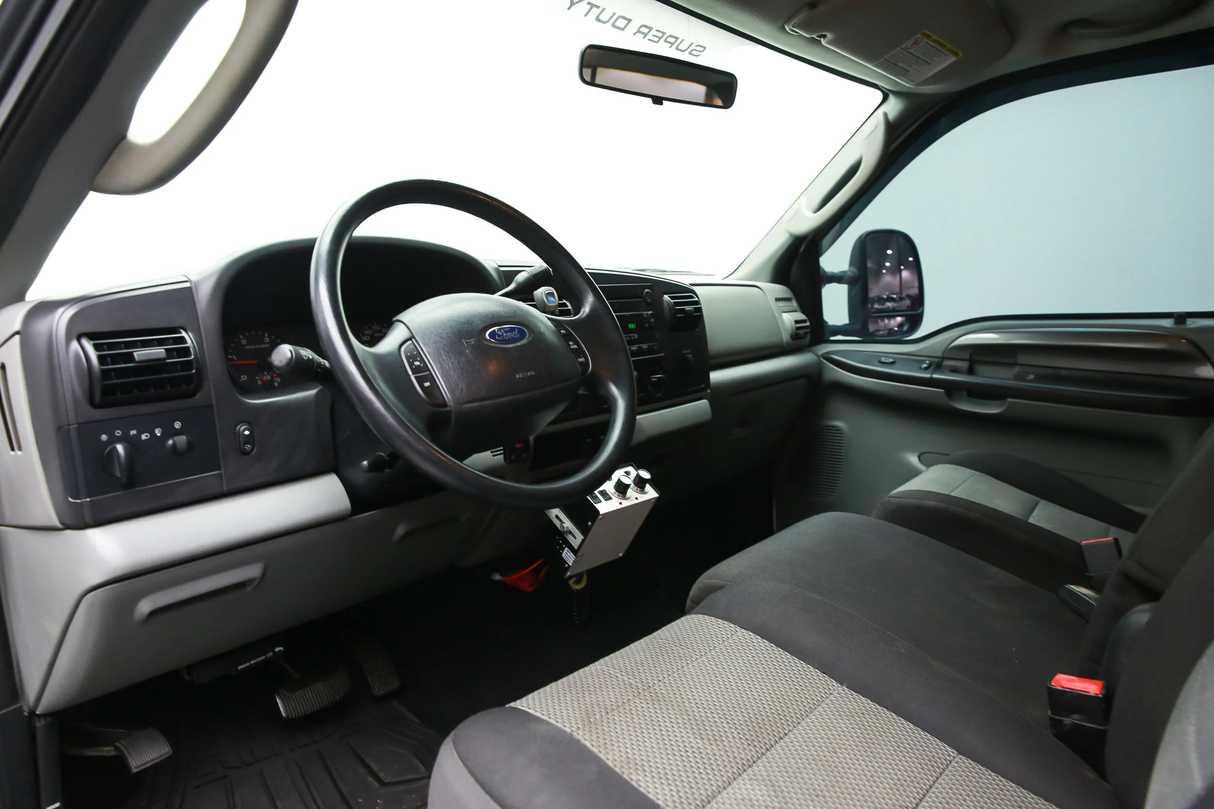 ROBERT_BASSAM_FORD_F250_WHITE_2005 (5).jpg