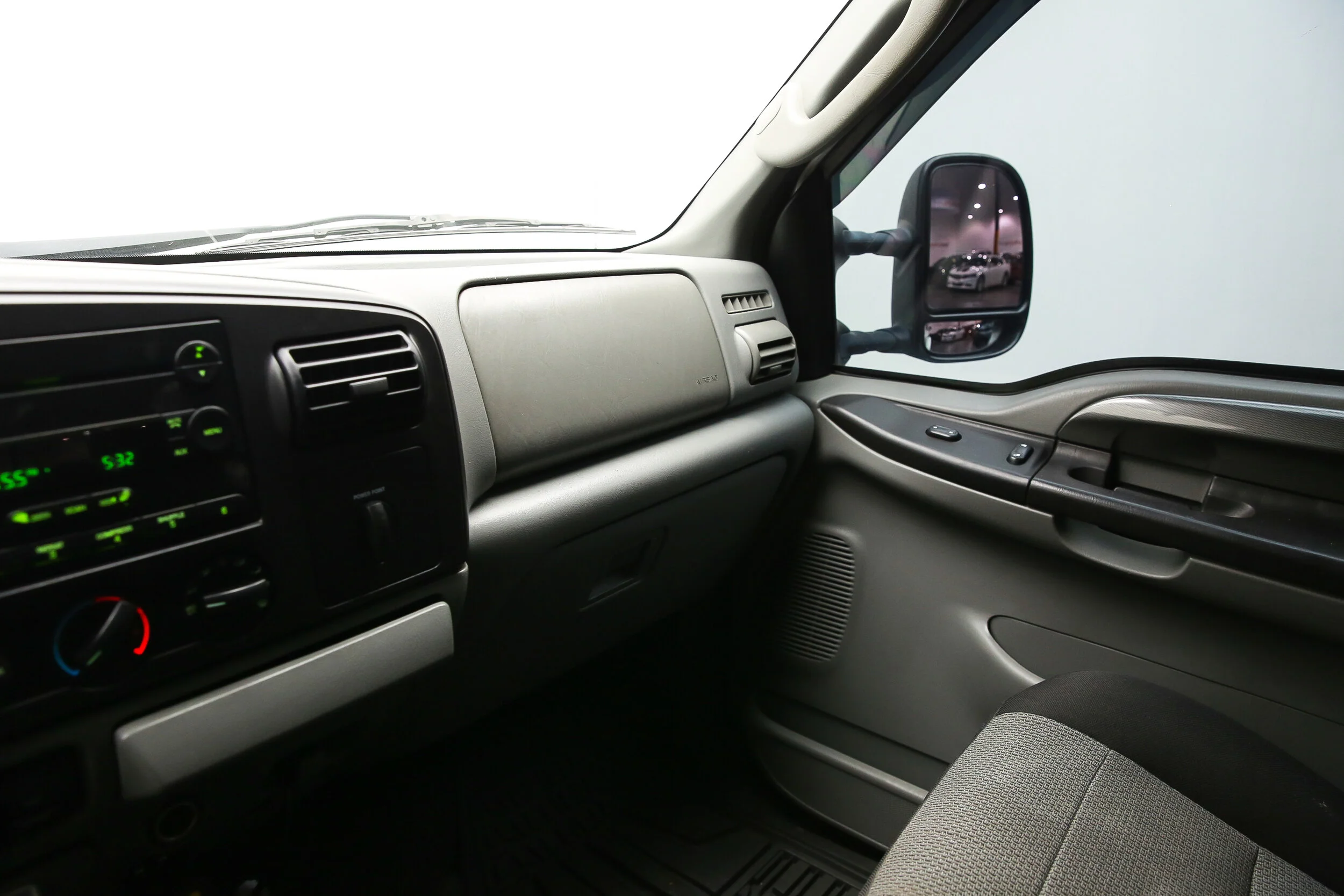 ROBERT_BASSAM_FORD_F250_WHITE_2005 (17).jpg
