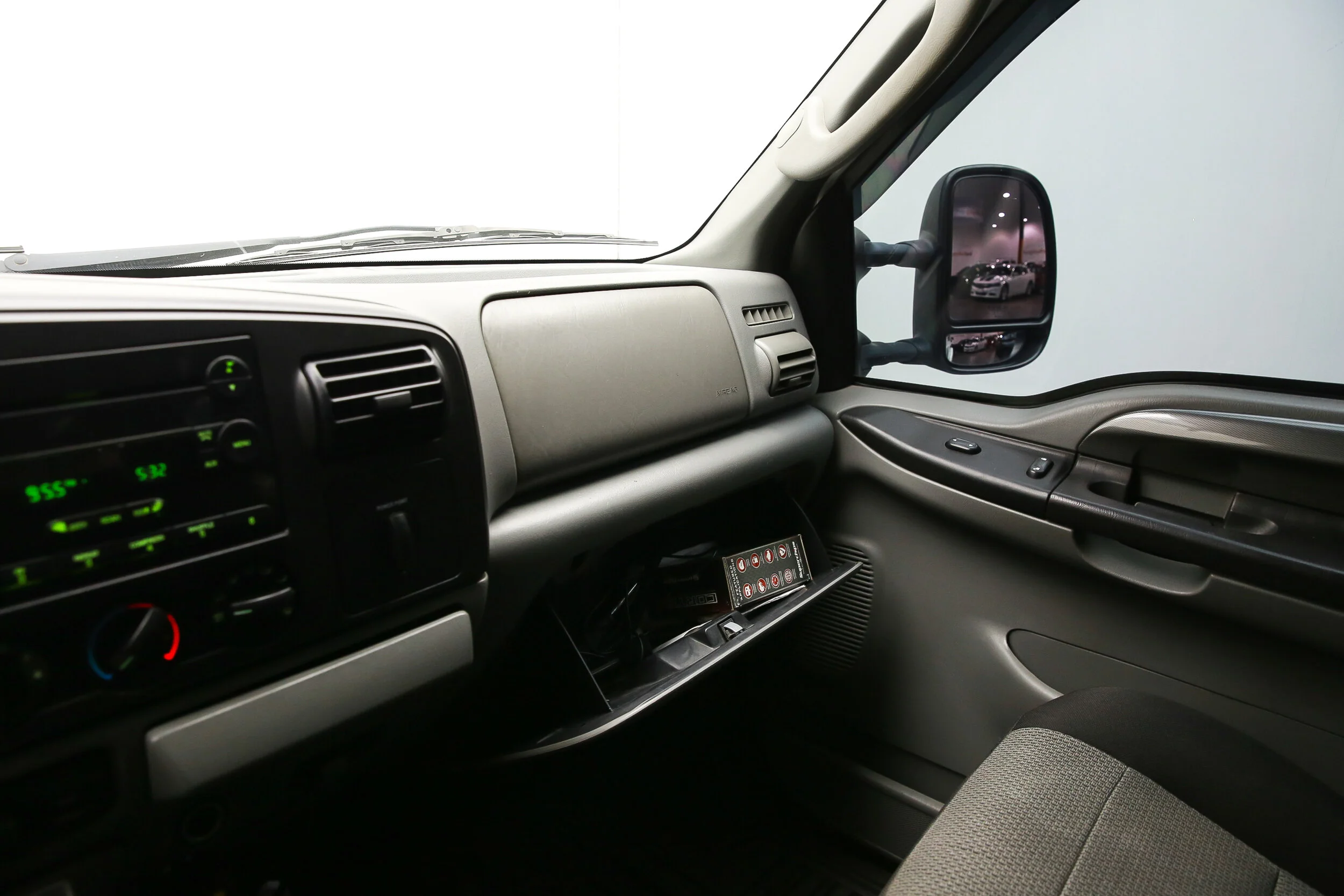 ROBERT_BASSAM_FORD_F250_WHITE_2005 (18).jpg