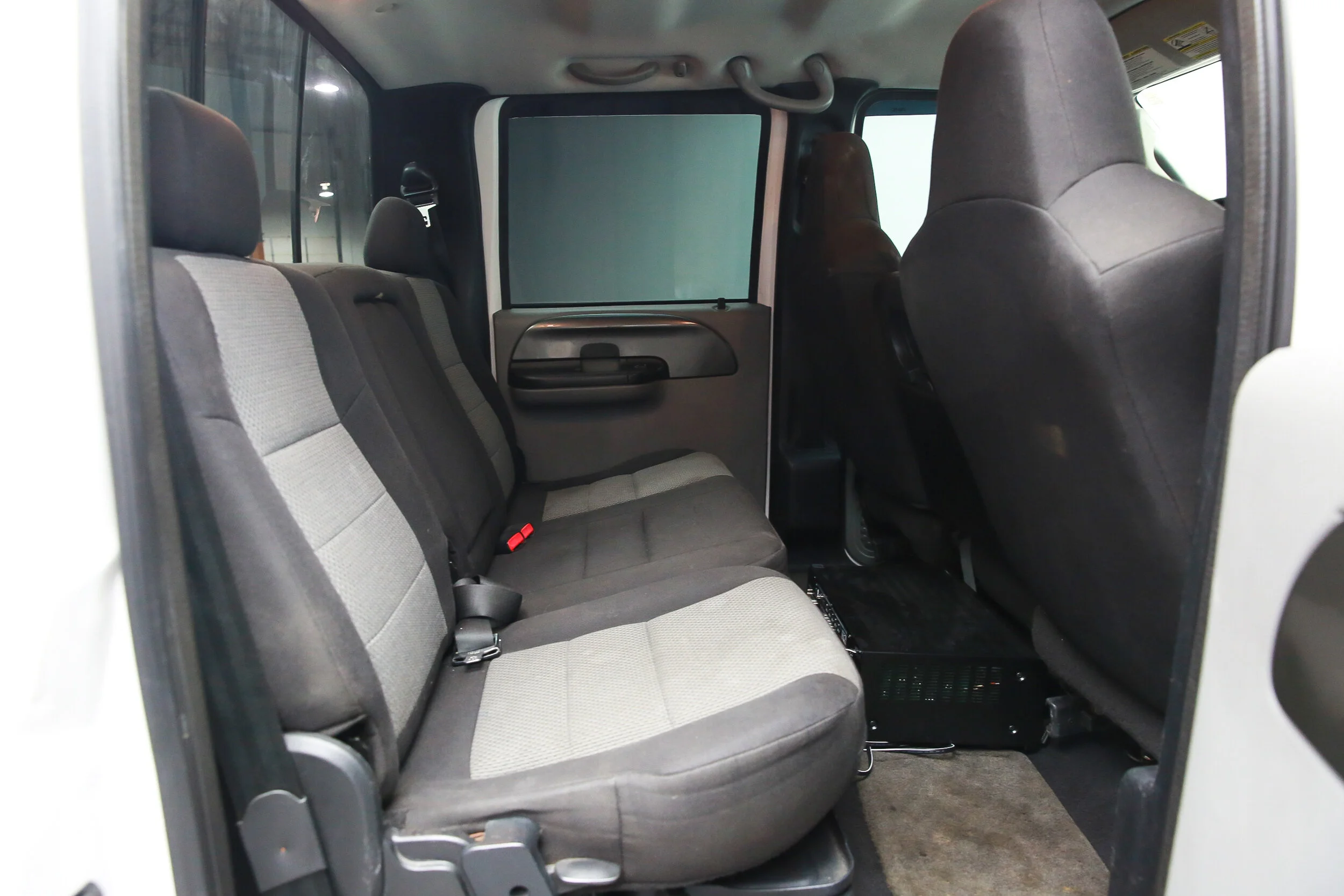 ROBERT_BASSAM_FORD_F250_WHITE_2005 (26).jpg