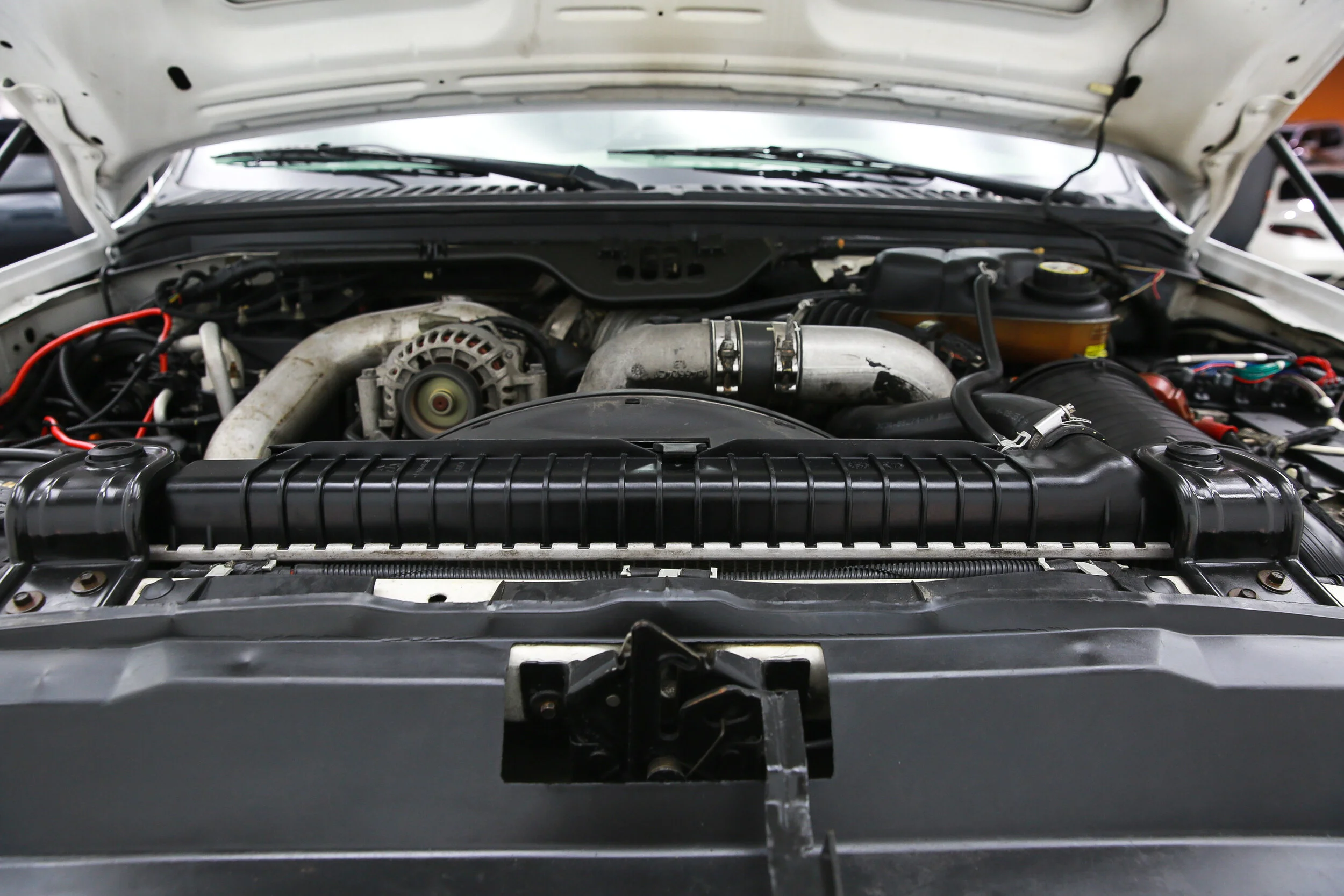 ROBERT_BASSAM_FORD_F250_WHITE_2005 (30).jpg
