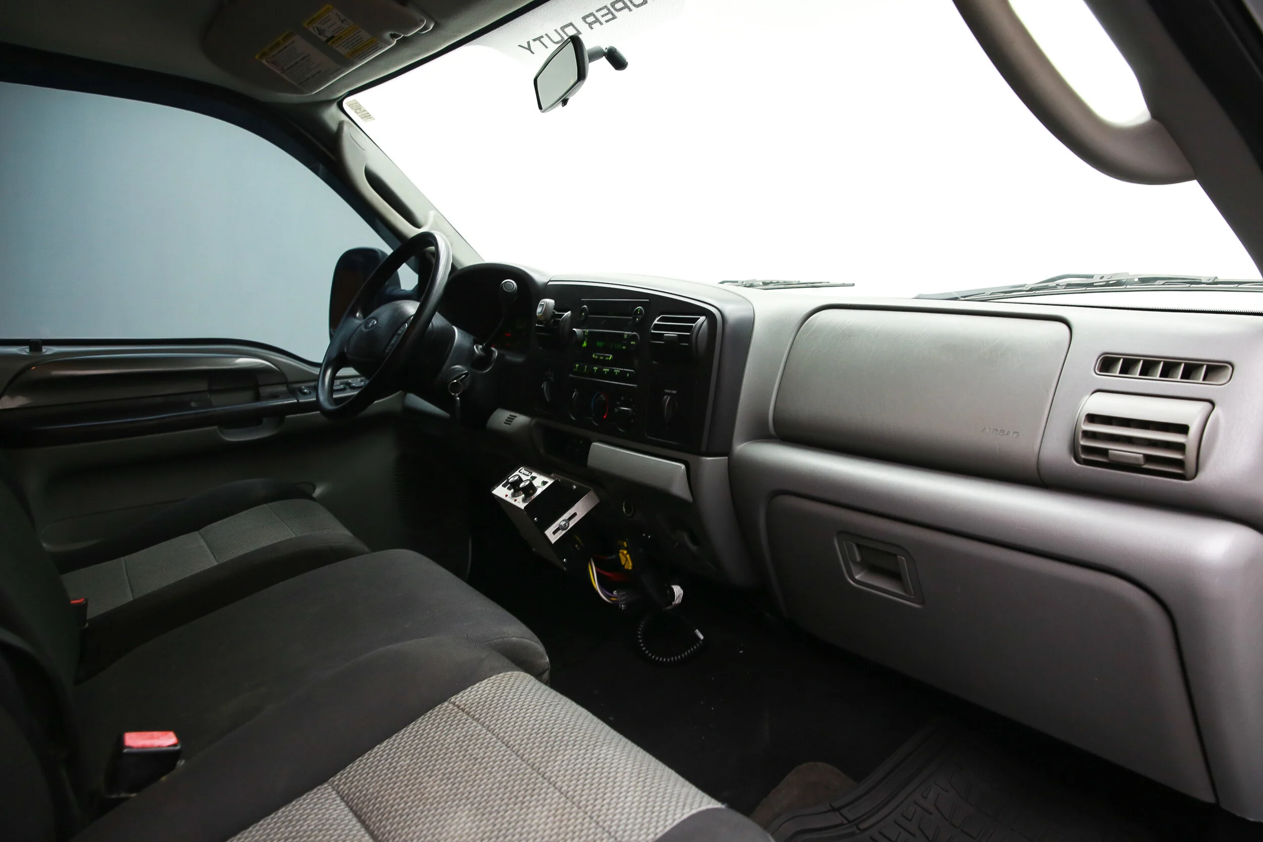 ROBERT_BASSAM_FORD_F250_WHITE_2005 (28).jpg