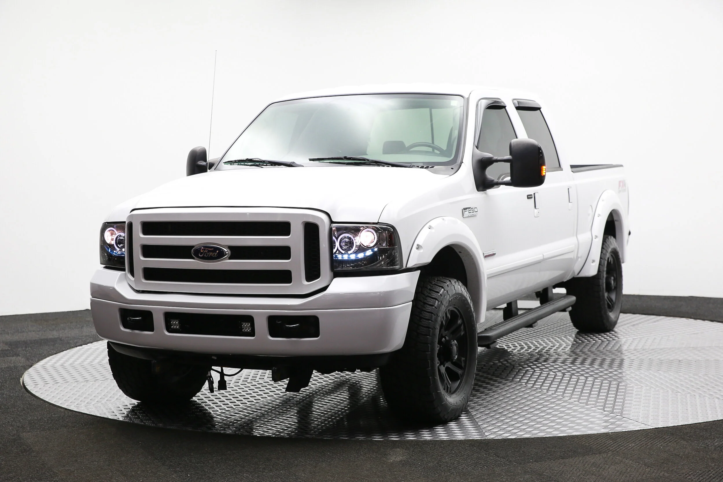 ROBERT_BASSAM_FORD_F250_WHITE_2005 (37).jpg