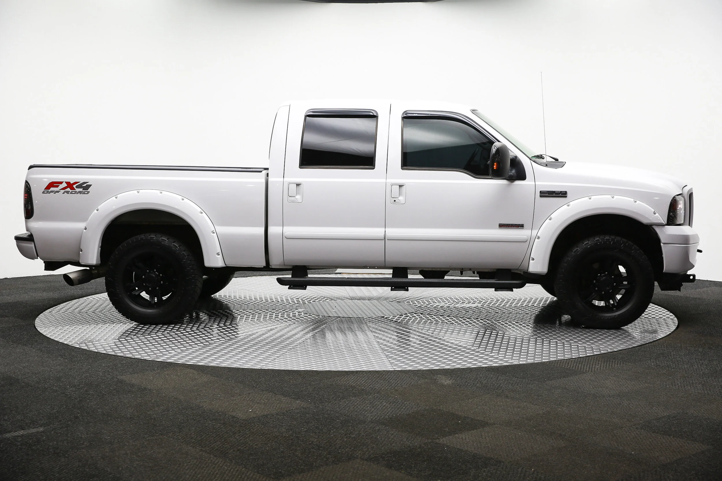 ROBERT_BASSAM_FORD_F250_WHITE_2005 (36).jpg