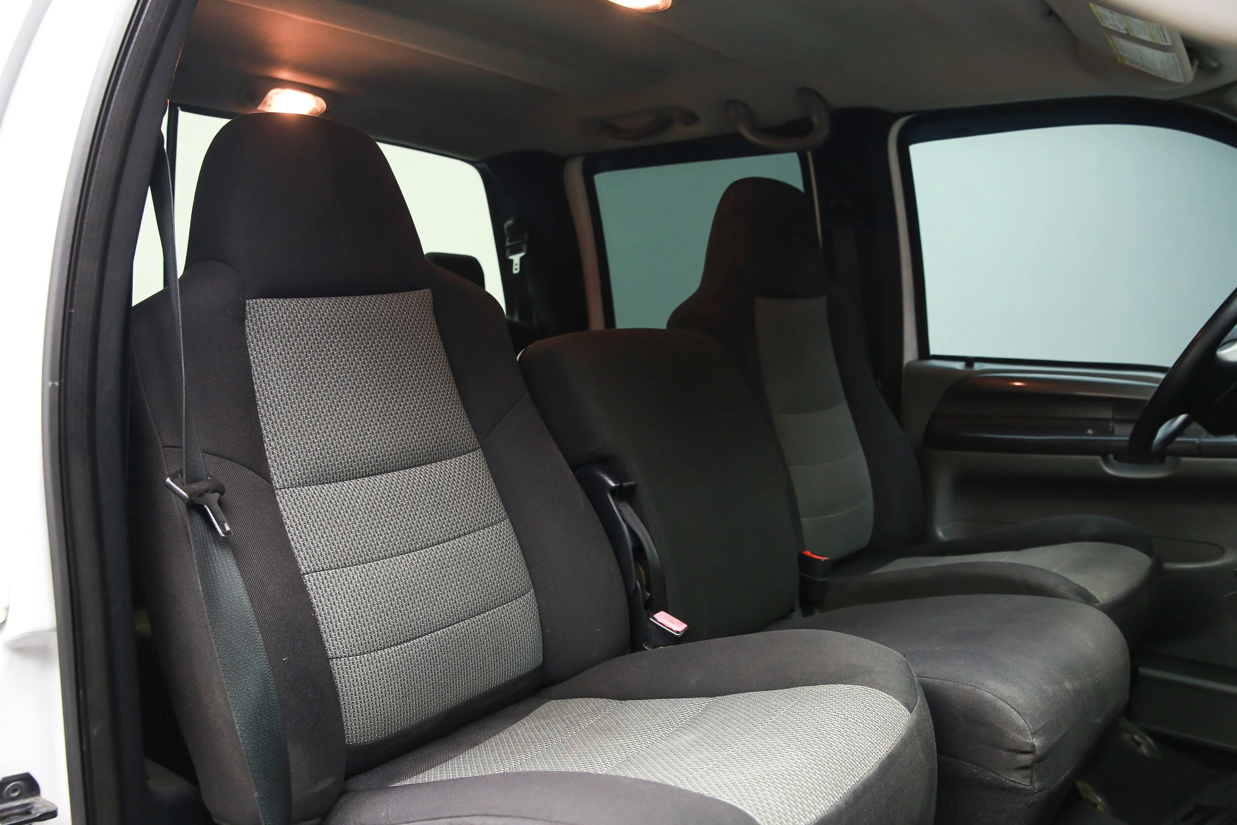 ROBERT_BASSAM_FORD_F250_WHITE_2005 (40).jpg