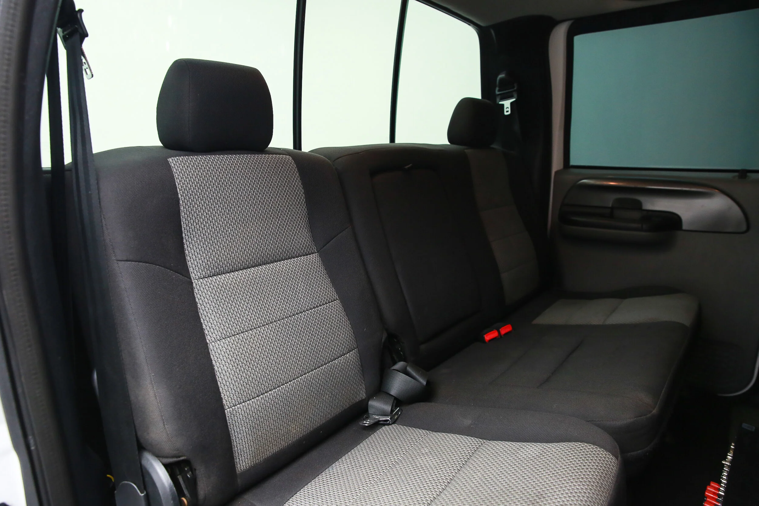 ROBERT_BASSAM_FORD_F250_WHITE_2005 (41).jpg