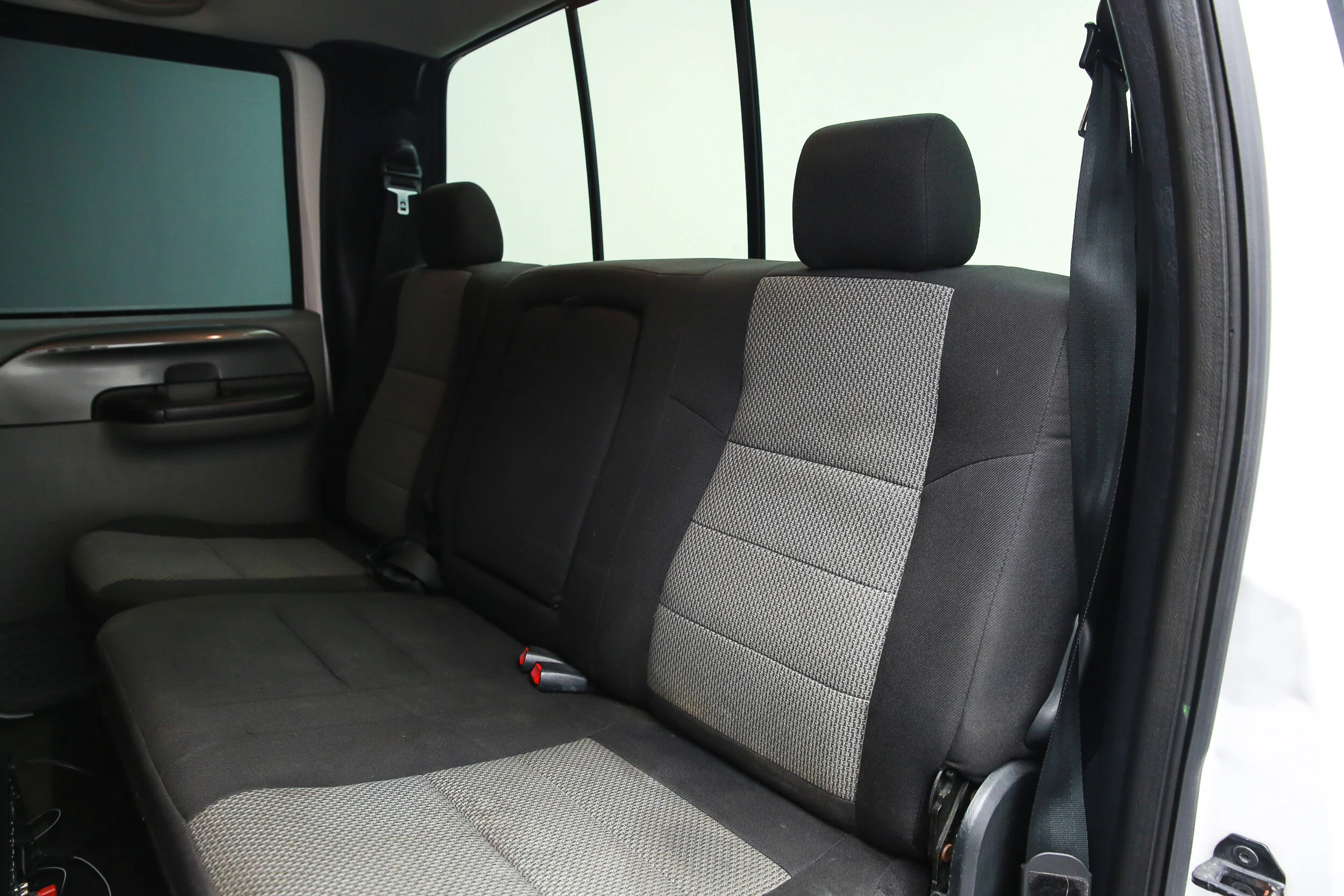 ROBERT_BASSAM_FORD_F250_WHITE_2005 (42).jpg
