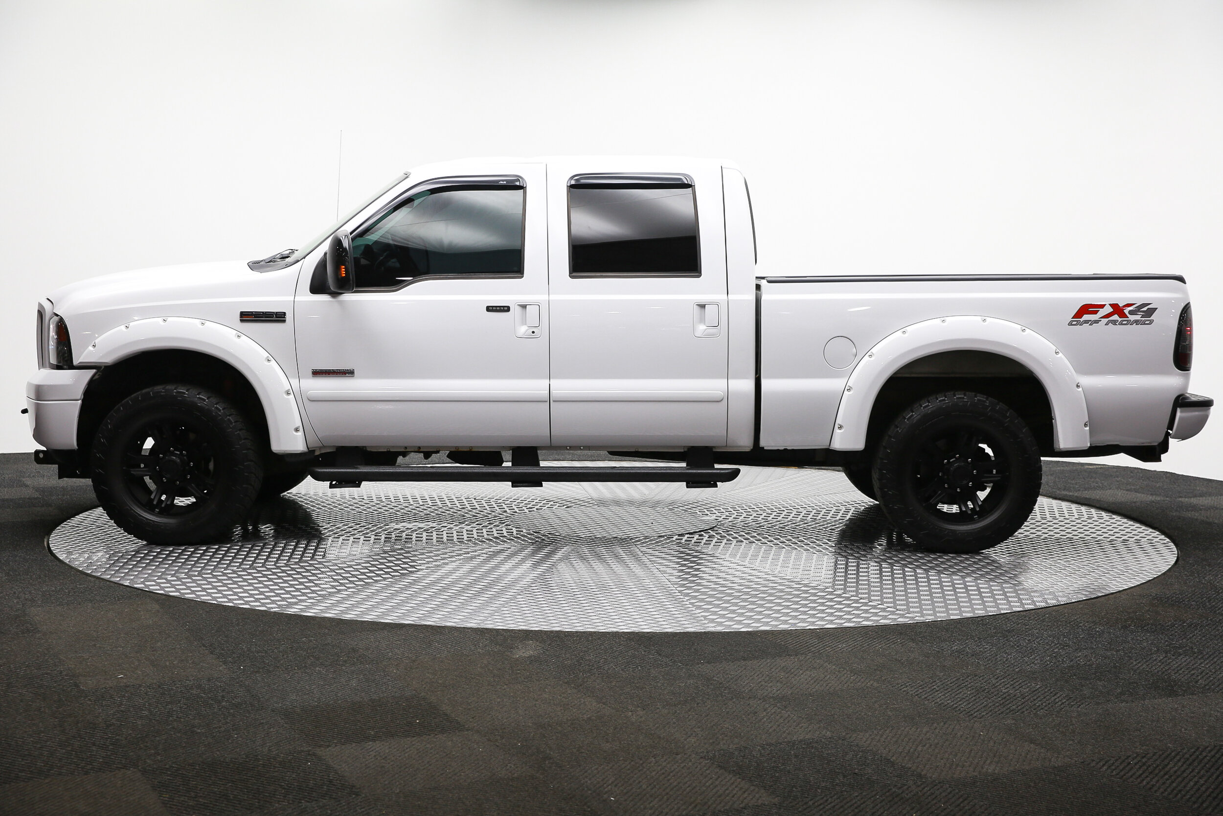 ROBERT_BASSAM_FORD_F250_WHITE_2005 (44).jpg