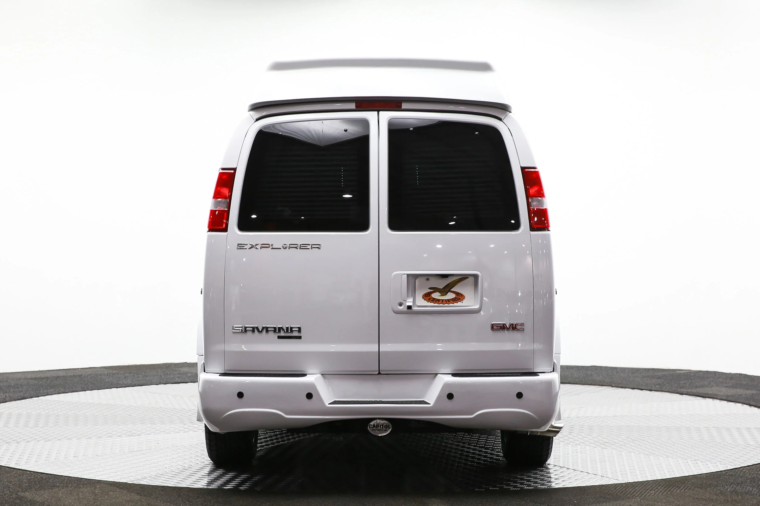 ROBERT_BASSAM_GMC_SAVANA_EXPLORER_VAN_WHITE (2).jpg
