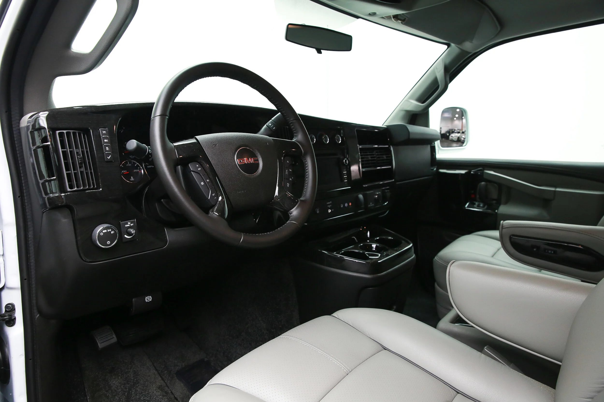 ROBERT_BASSAM_GMC_SAVANA_EXPLORER_VAN_WHITE (5).jpg