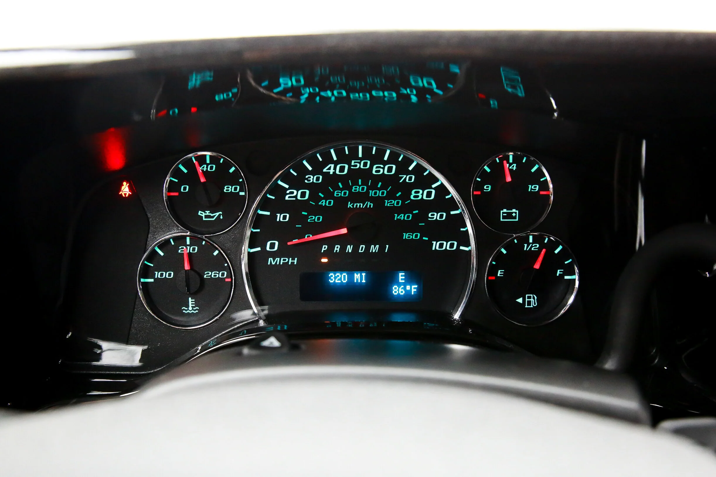 ROBERT_BASSAM_GMC_SAVANA_EXPLORER_VAN_WHITE (10).jpg