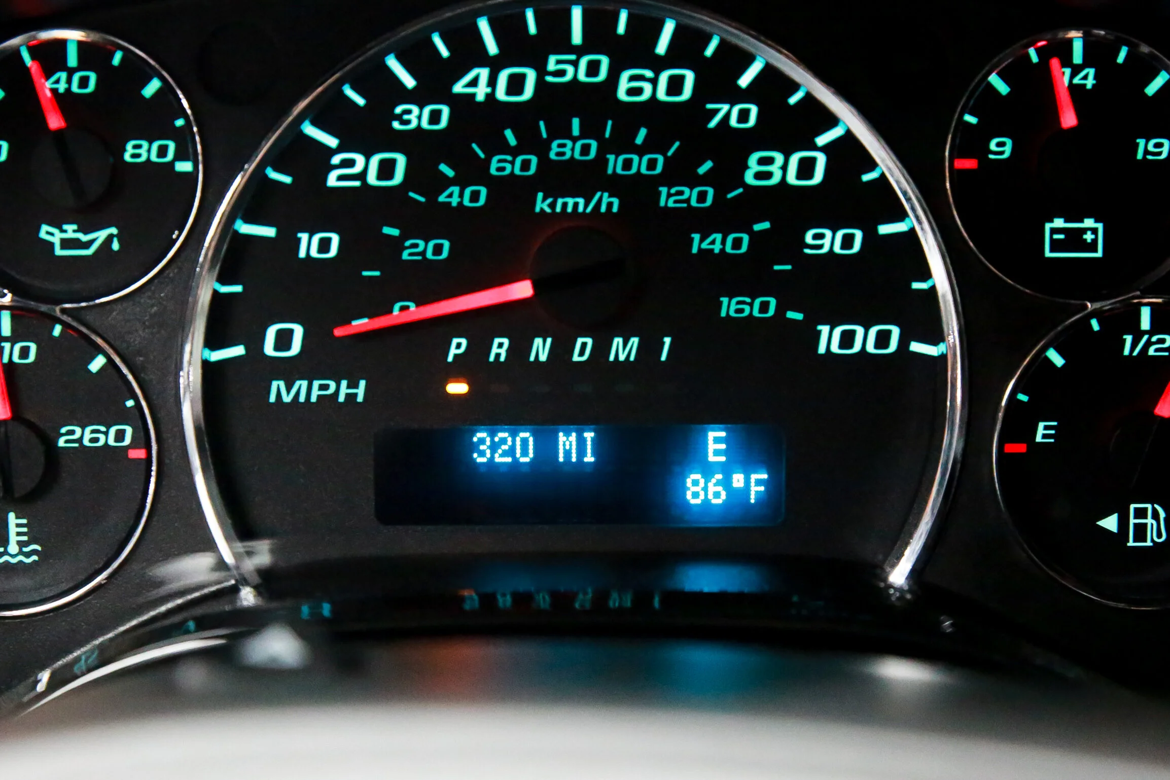 ROBERT_BASSAM_GMC_SAVANA_EXPLORER_VAN_WHITE (11).jpg