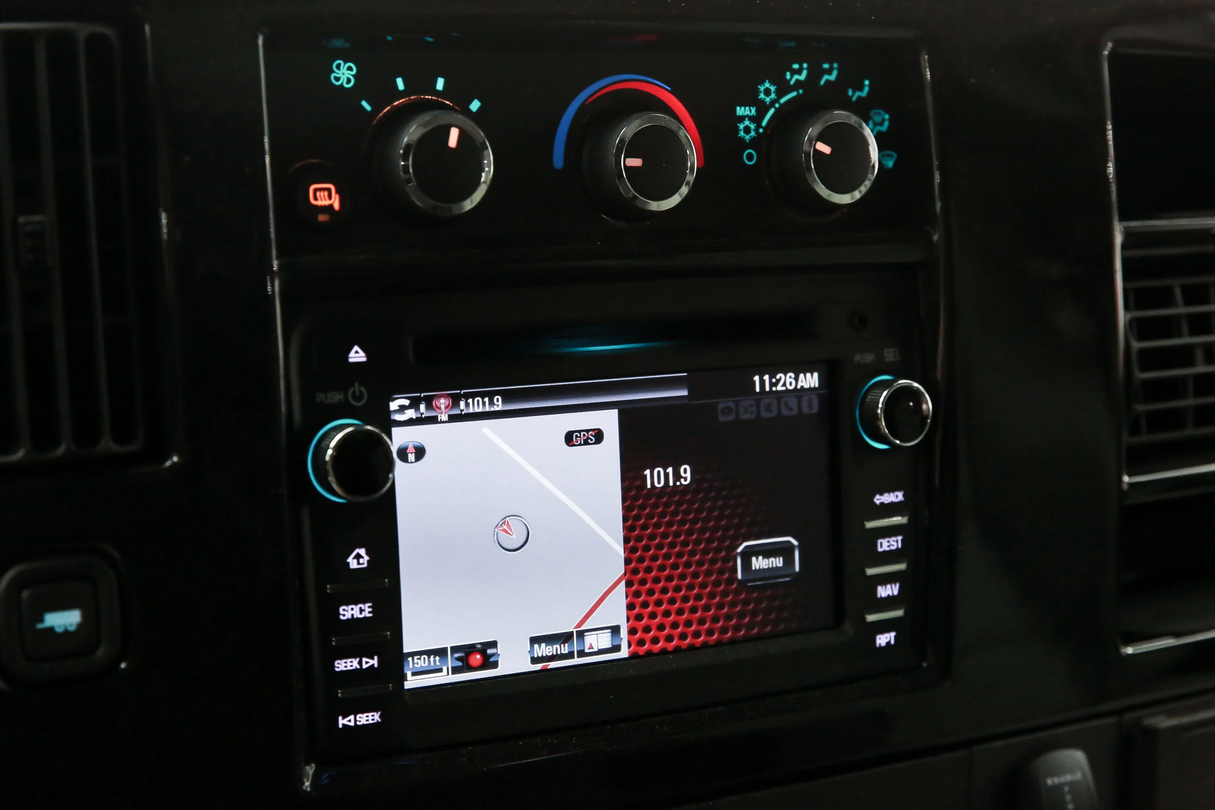 ROBERT_BASSAM_GMC_SAVANA_EXPLORER_VAN_WHITE (13).jpg