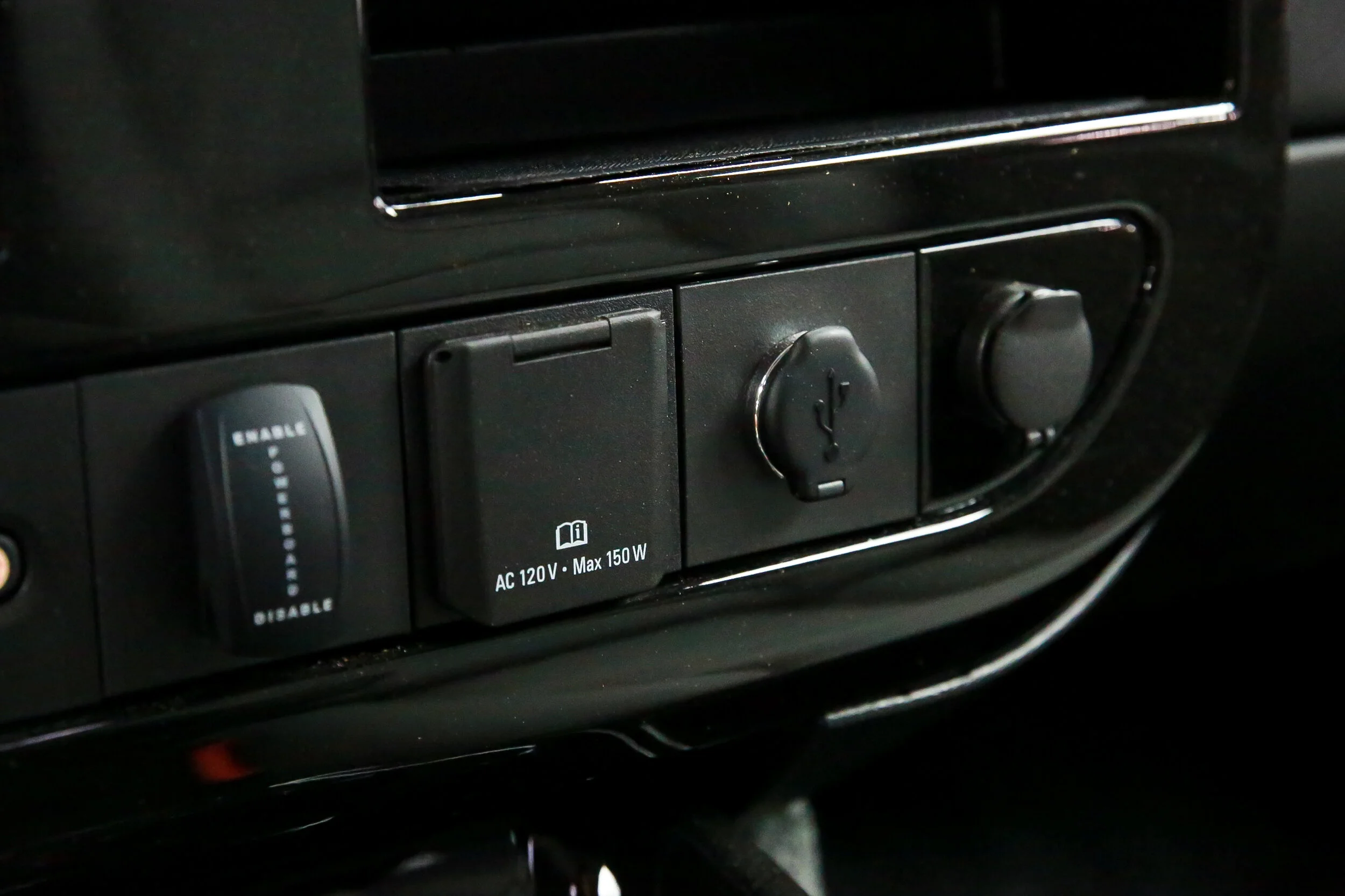 ROBERT_BASSAM_GMC_SAVANA_EXPLORER_VAN_WHITE (15).jpg