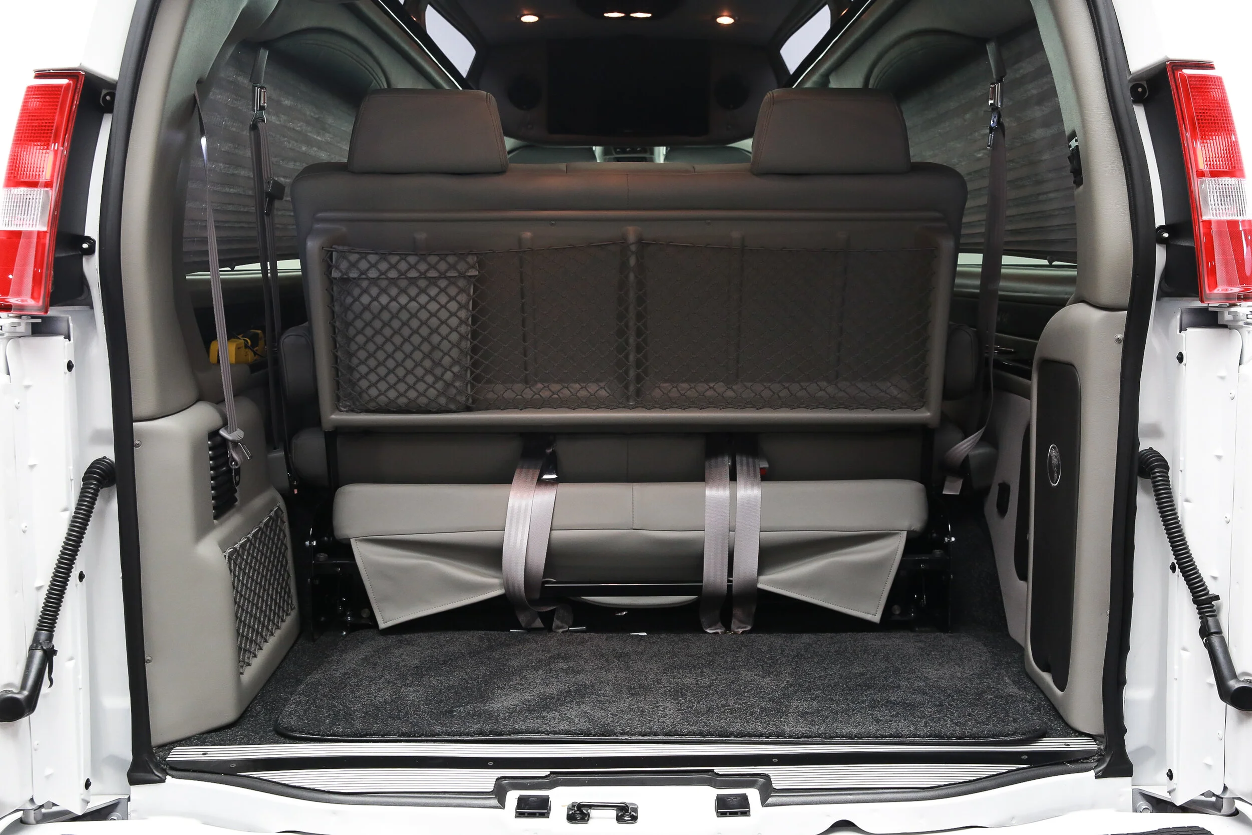 ROBERT_BASSAM_GMC_SAVANA_EXPLORER_VAN_WHITE (19).jpg