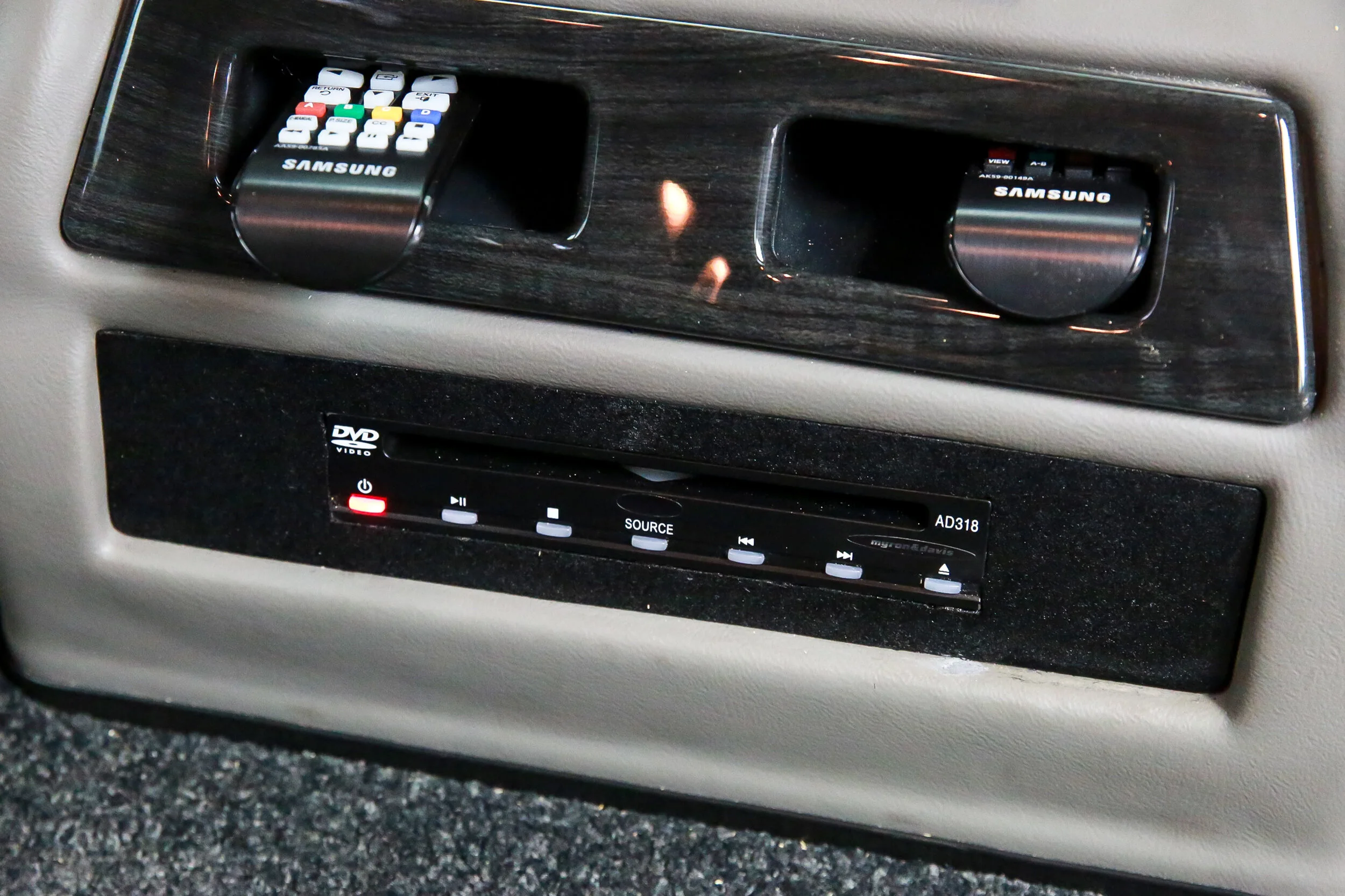 ROBERT_BASSAM_GMC_SAVANA_EXPLORER_VAN_WHITE (35).jpg