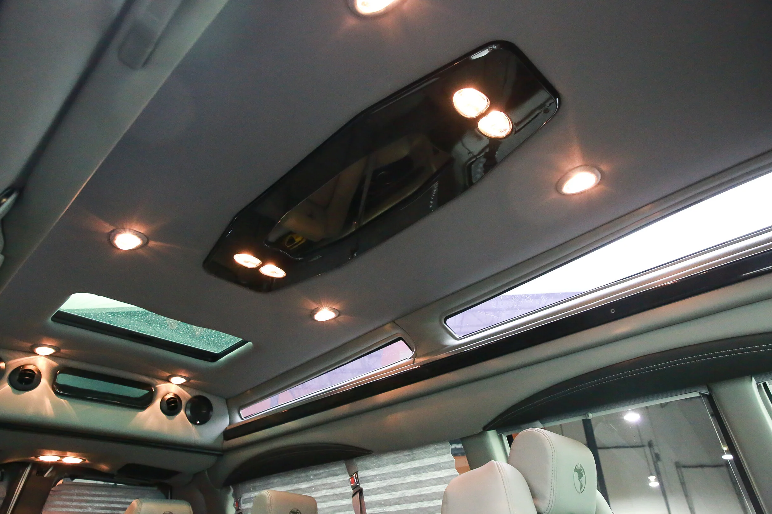 ROBERT_BASSAM_GMC_SAVANA_EXPLORER_VAN_WHITE (39).jpg